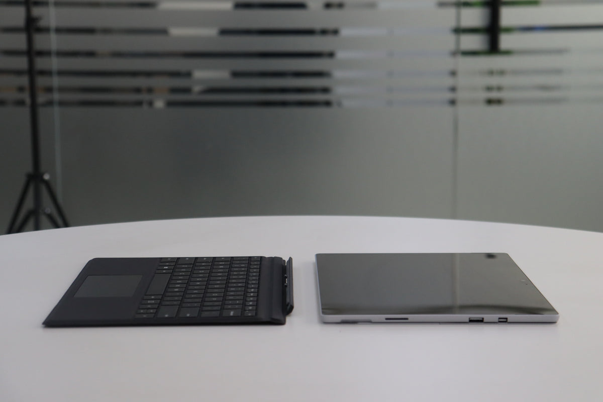 MICROSOFT SURFACE PRO 5 SN:18907 rear right angle