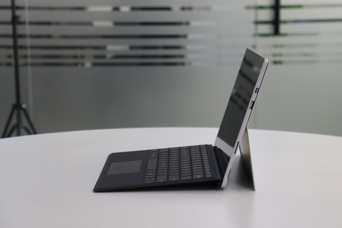 MICROSOFT SURFACE PRO 5 SN:18907 right side view