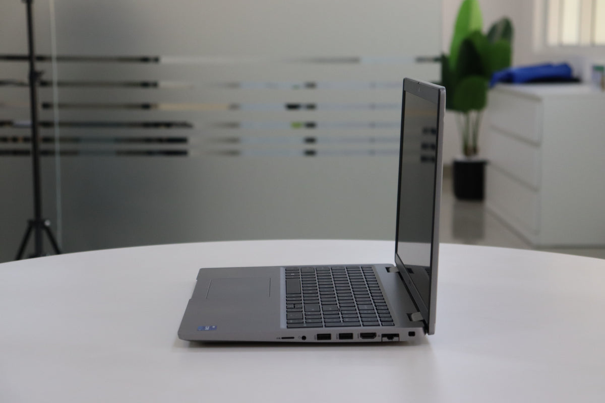 DELL LATITUDE 5520 SN:19098 right side view