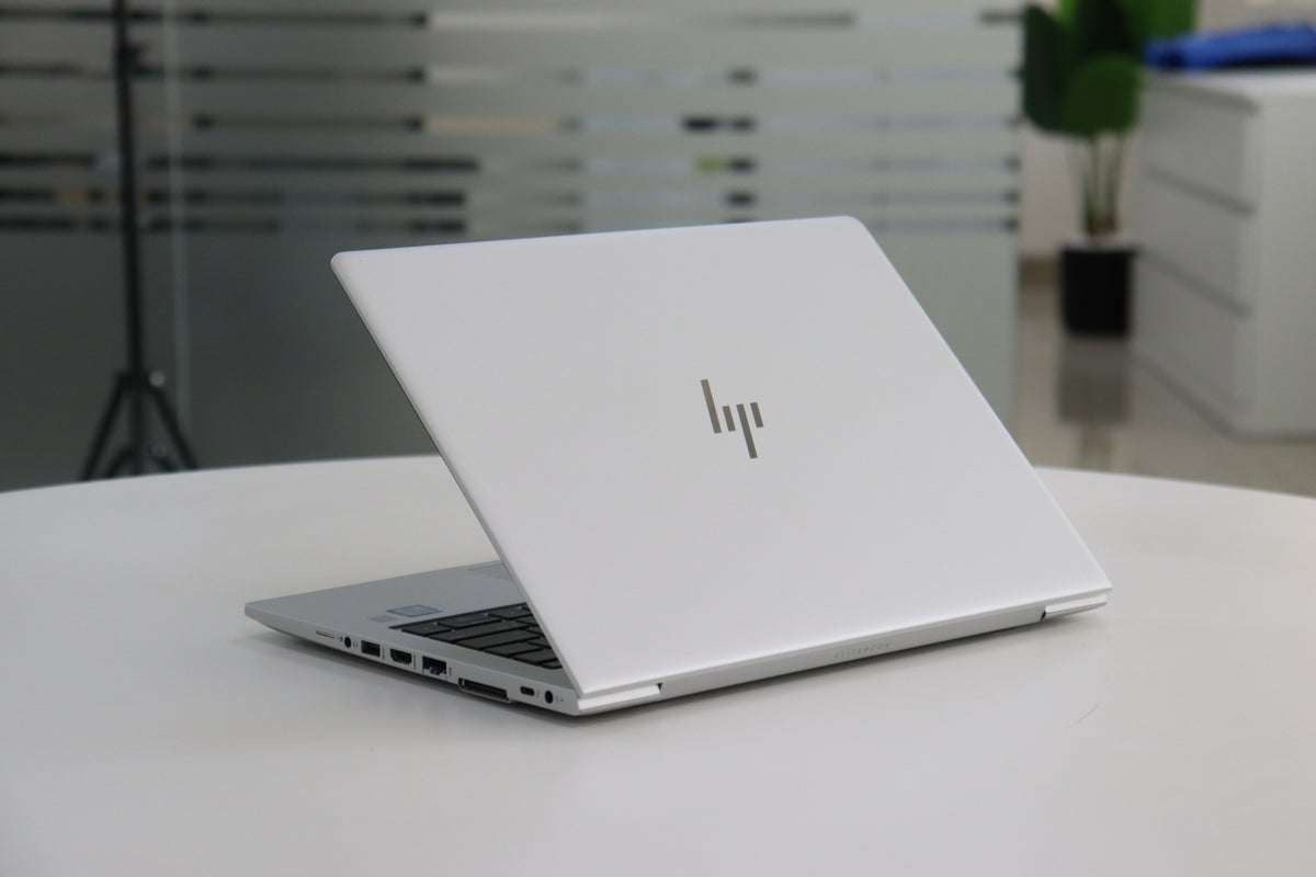 HP ELITEBOOK 830 G5 SN:18464 rear right angle