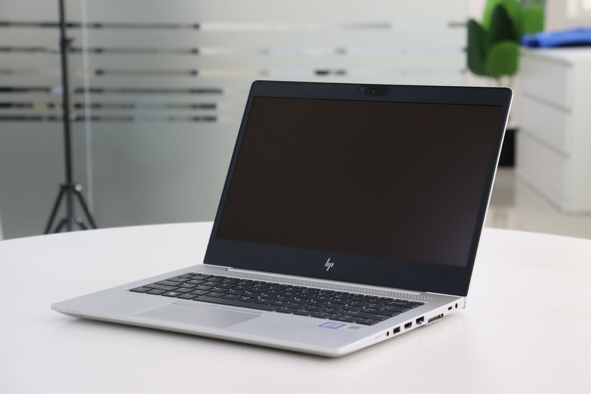 HP ELITEBOOK 830 G5 SN:18464 right front angle