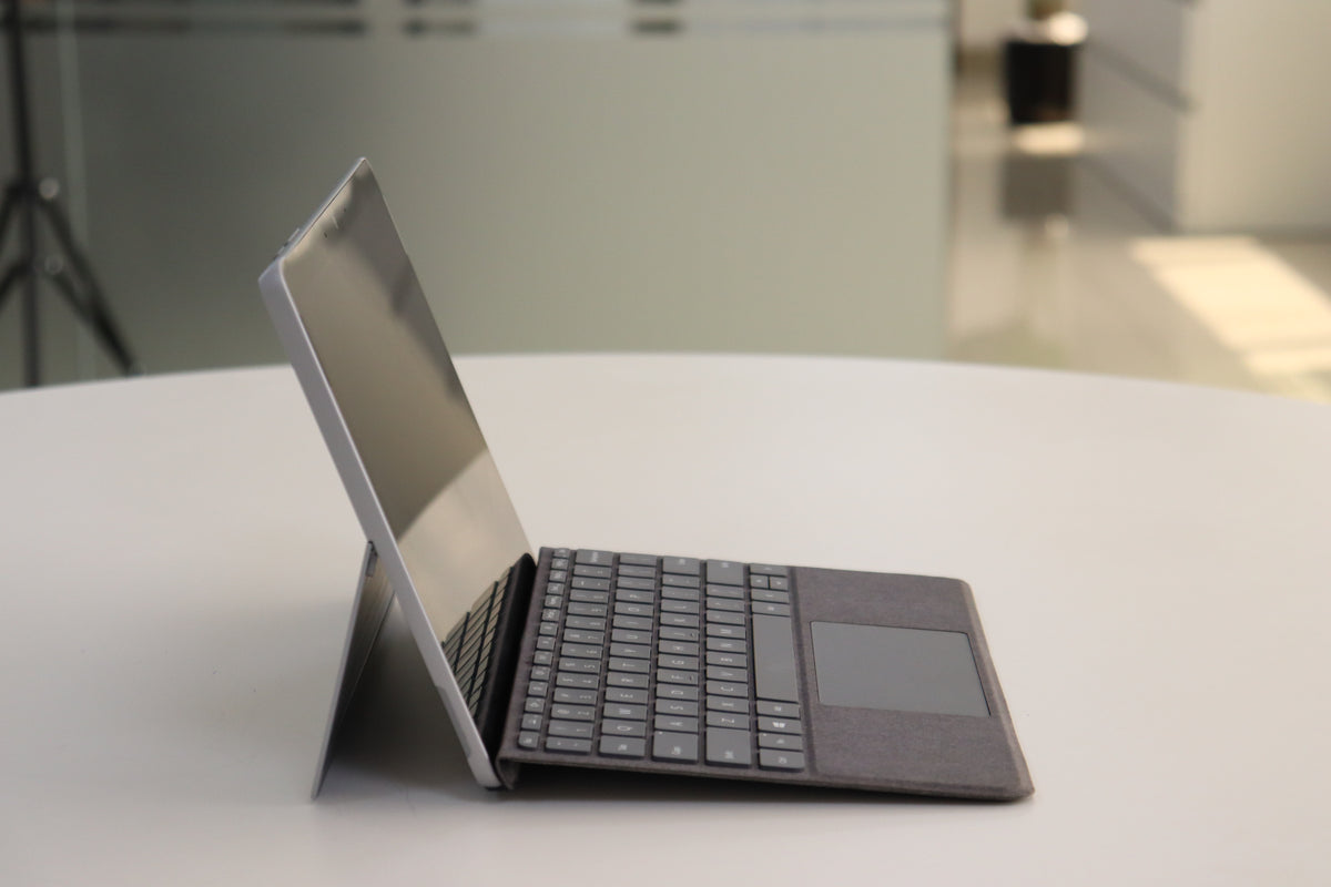 MICROSOFT SURFACE GO 3 SN:18609 left side view