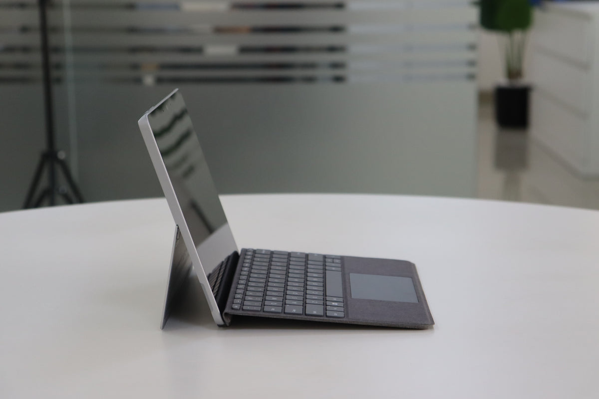 MICROSOFT SURFACE GO 3 SN:18612 left side view