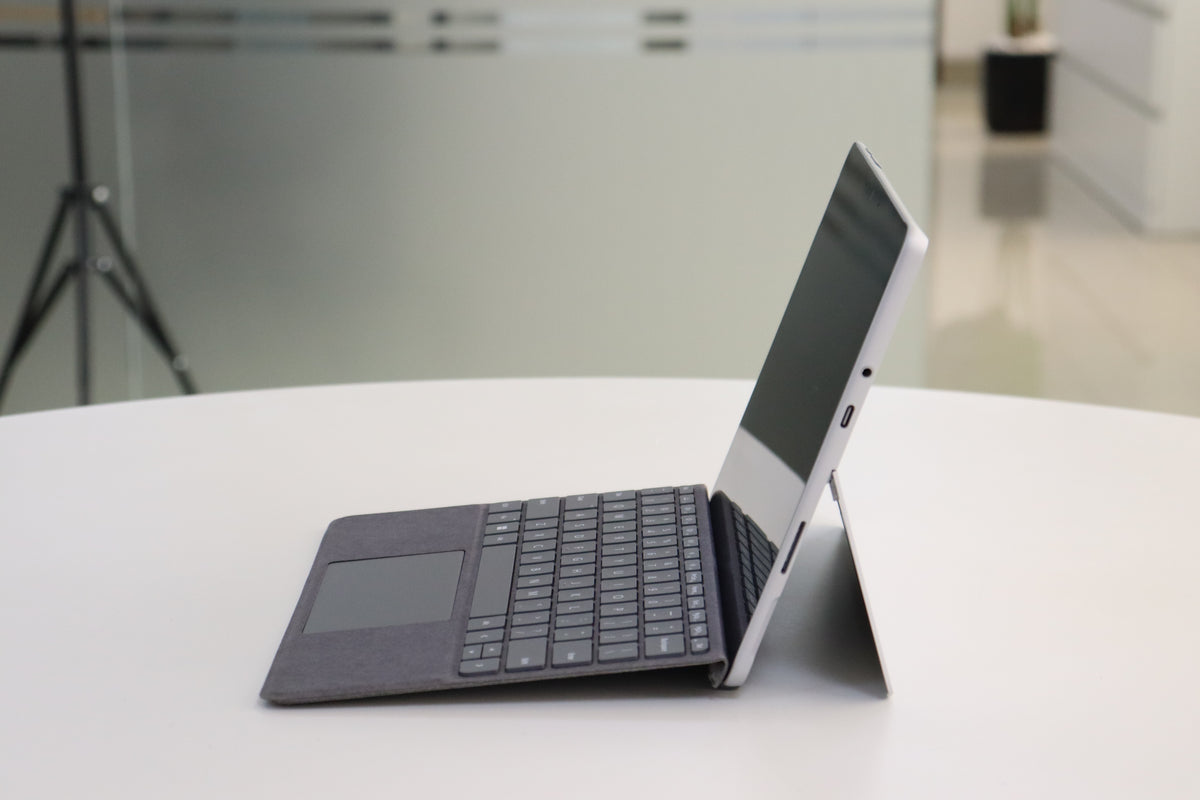 MICROSOFT SURFACE GO 3 SN:18617 right side view