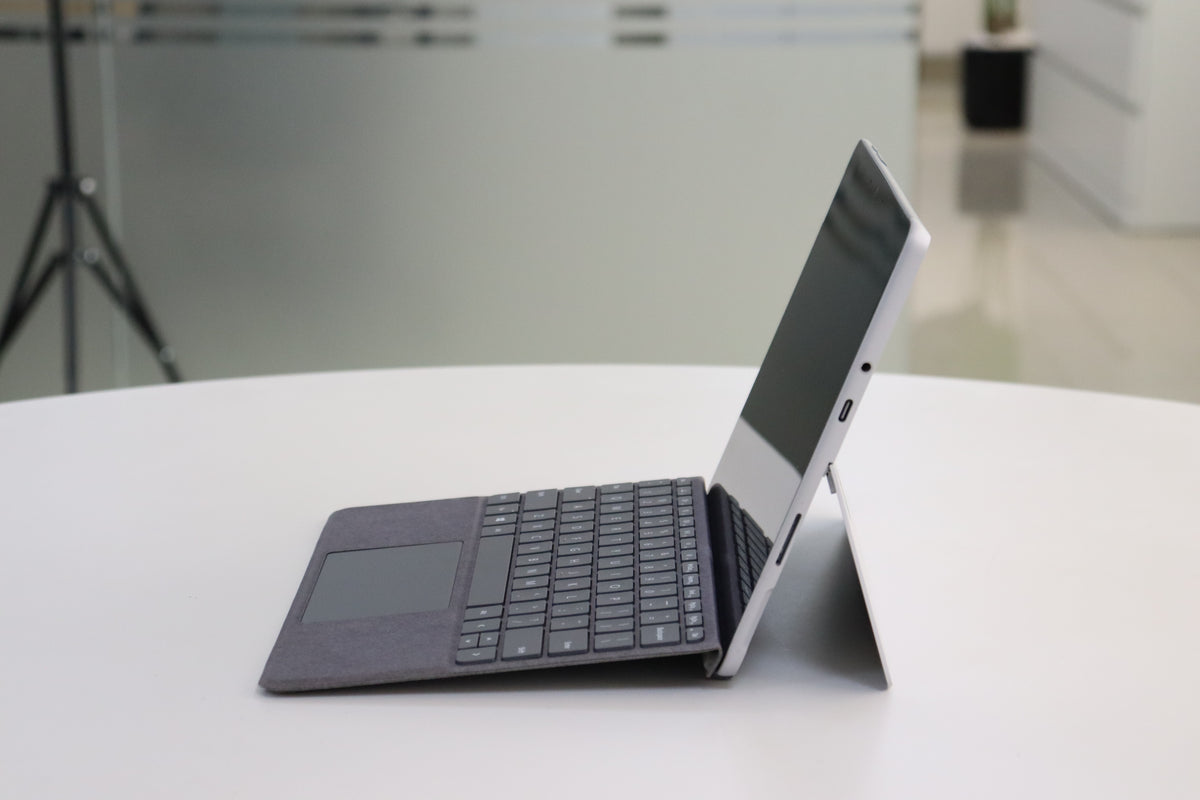 MICROSOFT SURFACE GO 3 SN:18618 right side view