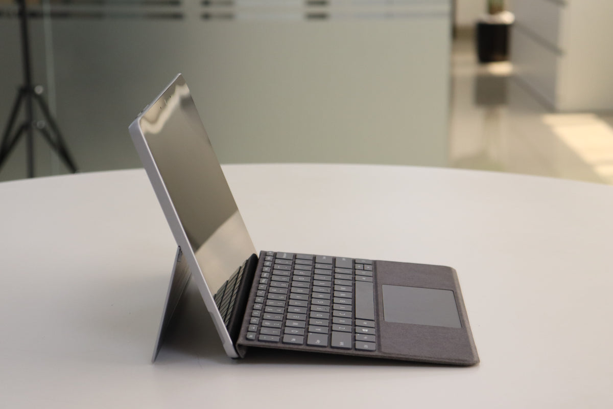 MICROSOFT SURFACE GO 3 SN:18620 left side view