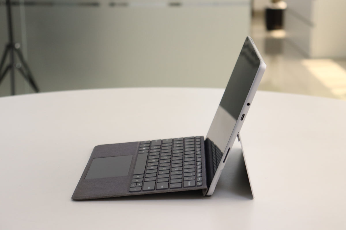MICROSOFT SURFACE GO 3 SN:18620 right side view