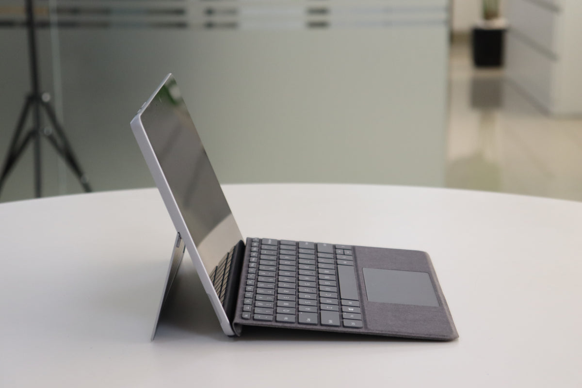 MICROSOFT SURFACE GO 3 SN:18621 left side view
