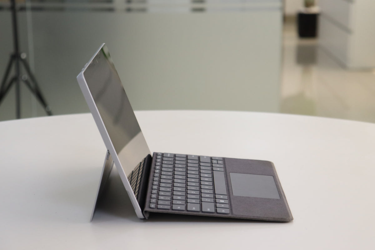 MICROSOFT SURFACE GO 3 SN:18622 left side view