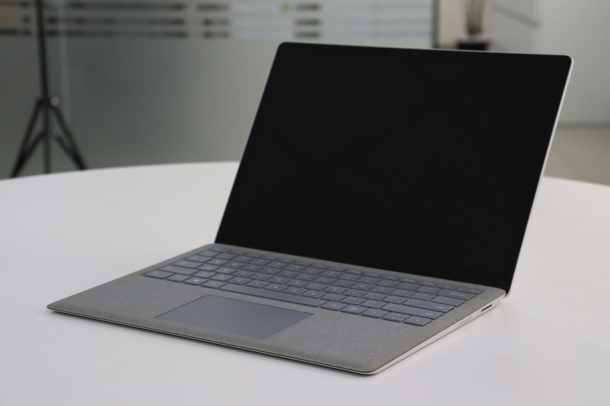 MICROSOFT SURFACE LAPTOP 2 SN:18623 right front angle