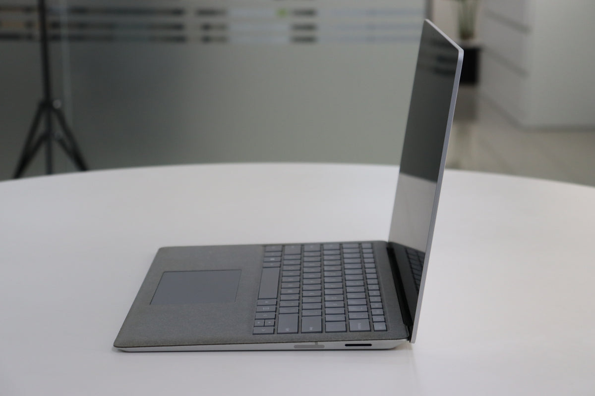 MICROSOFT SURFACE LAPTOP 2 SN:18623 right side view