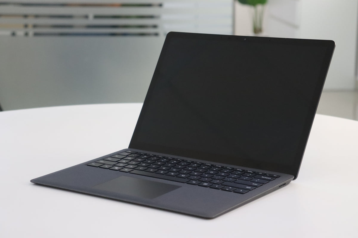 MICROSOFT SURFACE LAPTOP 2 SN:18626 right front angle