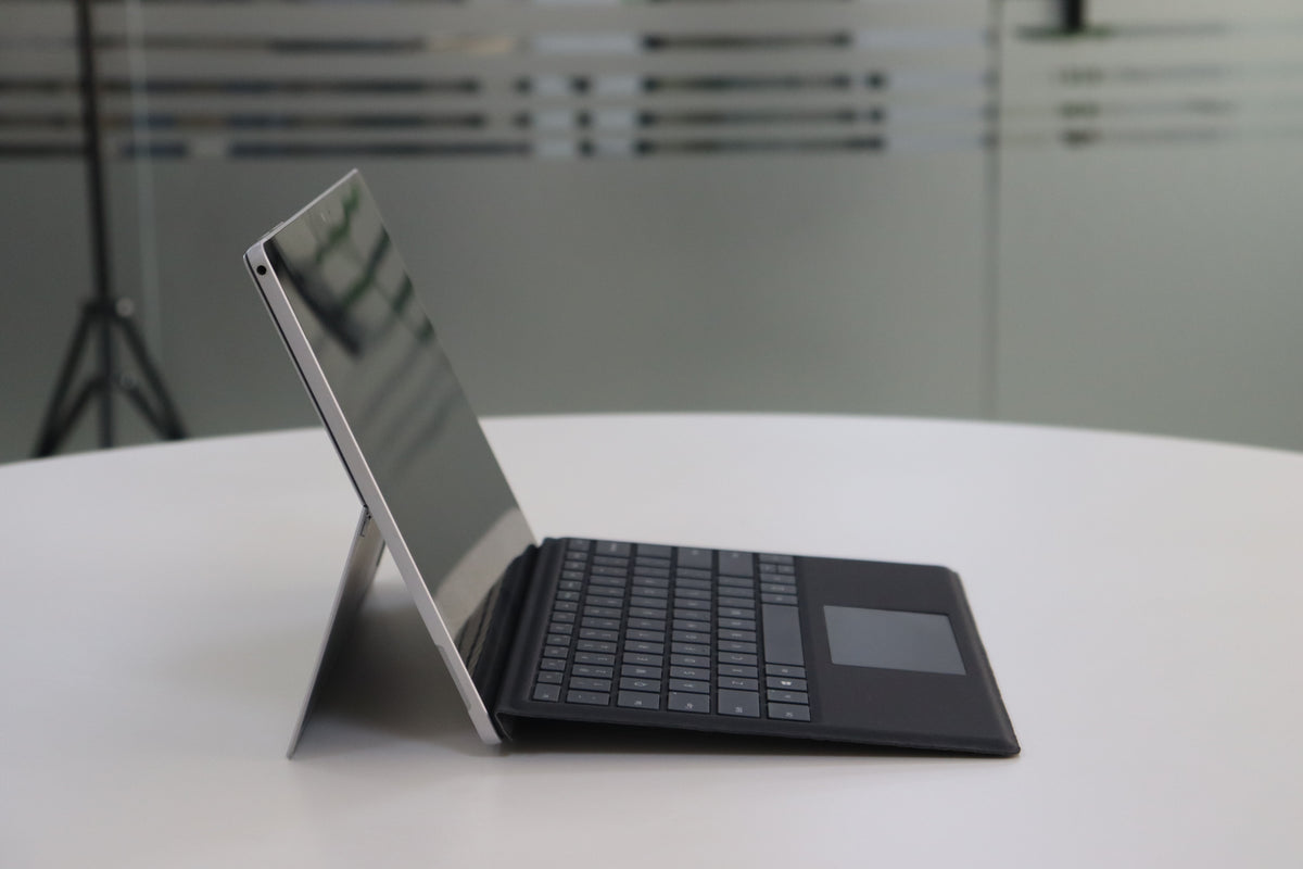 MICROSOFT SURFACE PRO 6 SN:18635 left side view