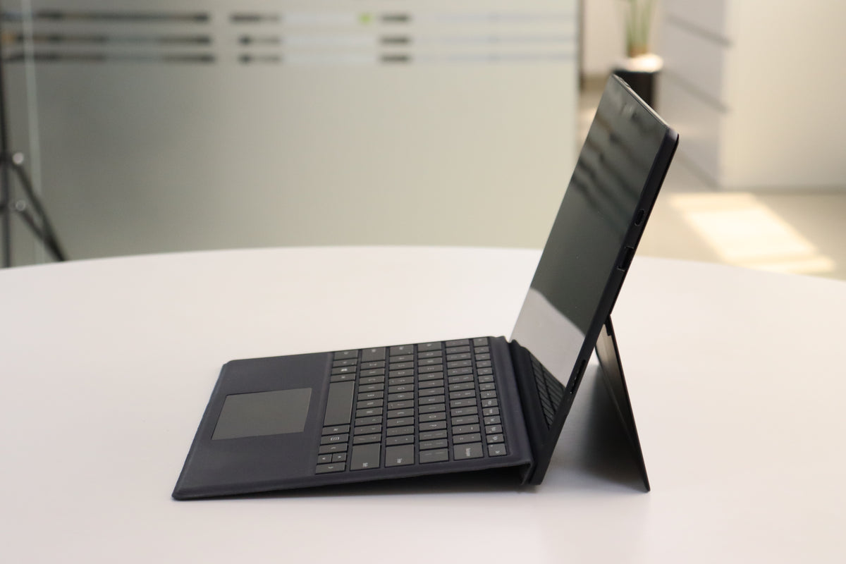 MICROSOFT SURFACE PRO 7+ SN:18641 right side view
