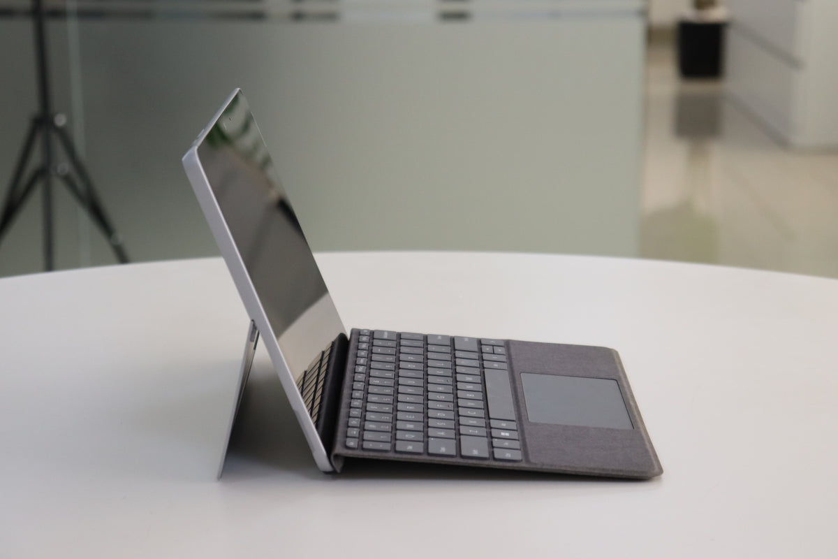 MICROSOFT SURFACE GO 3 SN:18647 left side view