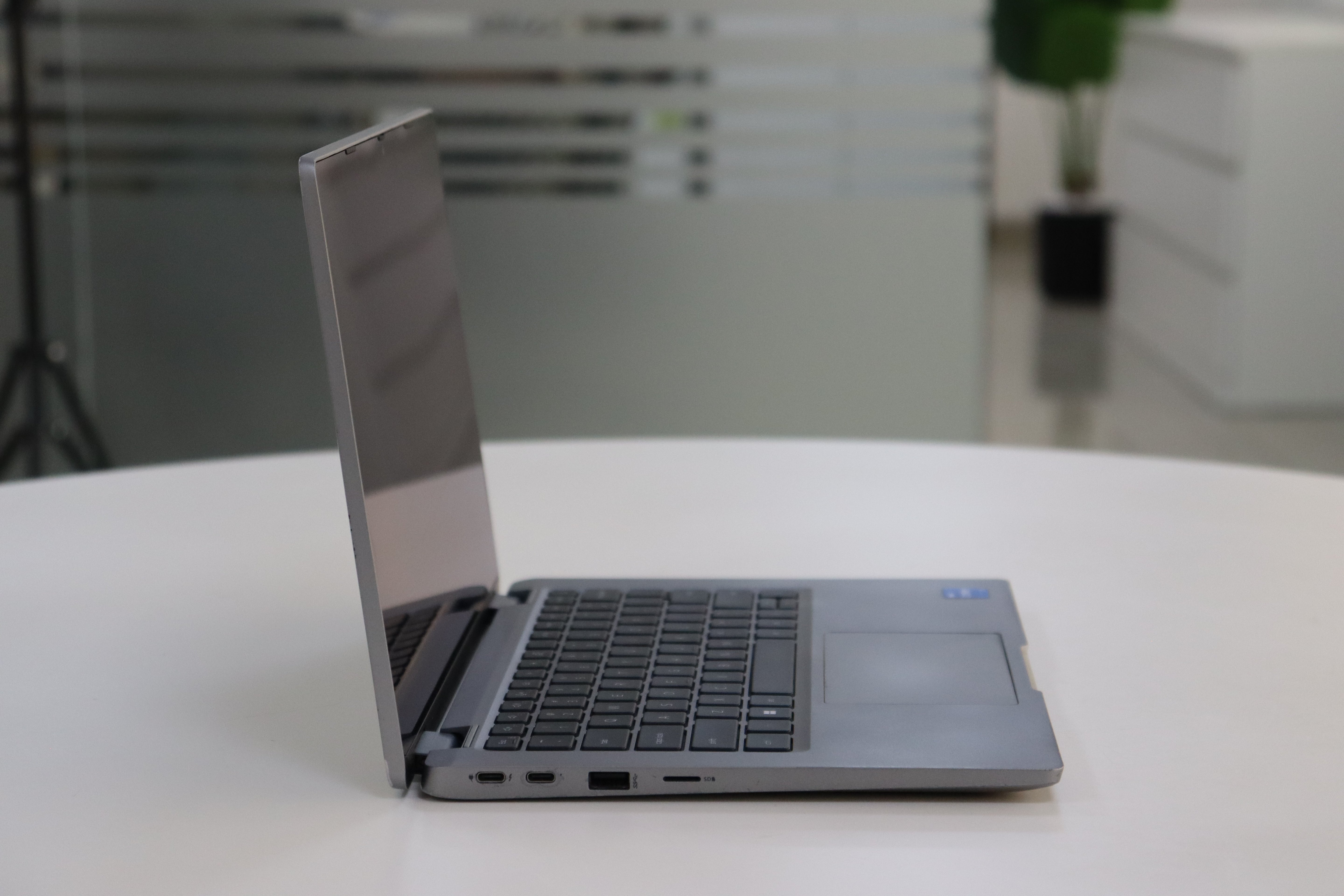 Dell Latitude 5320 SN:19340 product photo 4