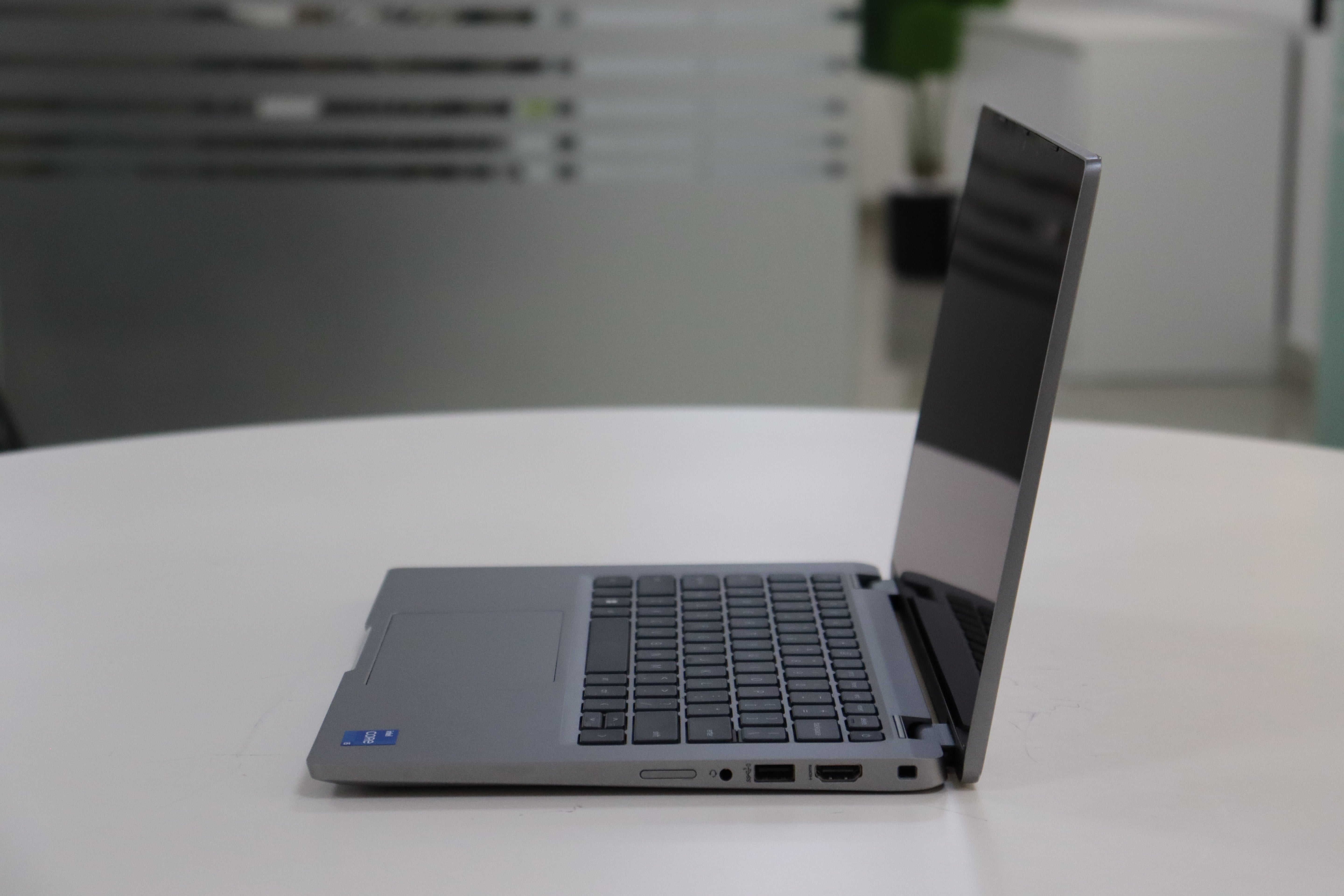 Dell Latitude 5330 SN:19343 product photo 3