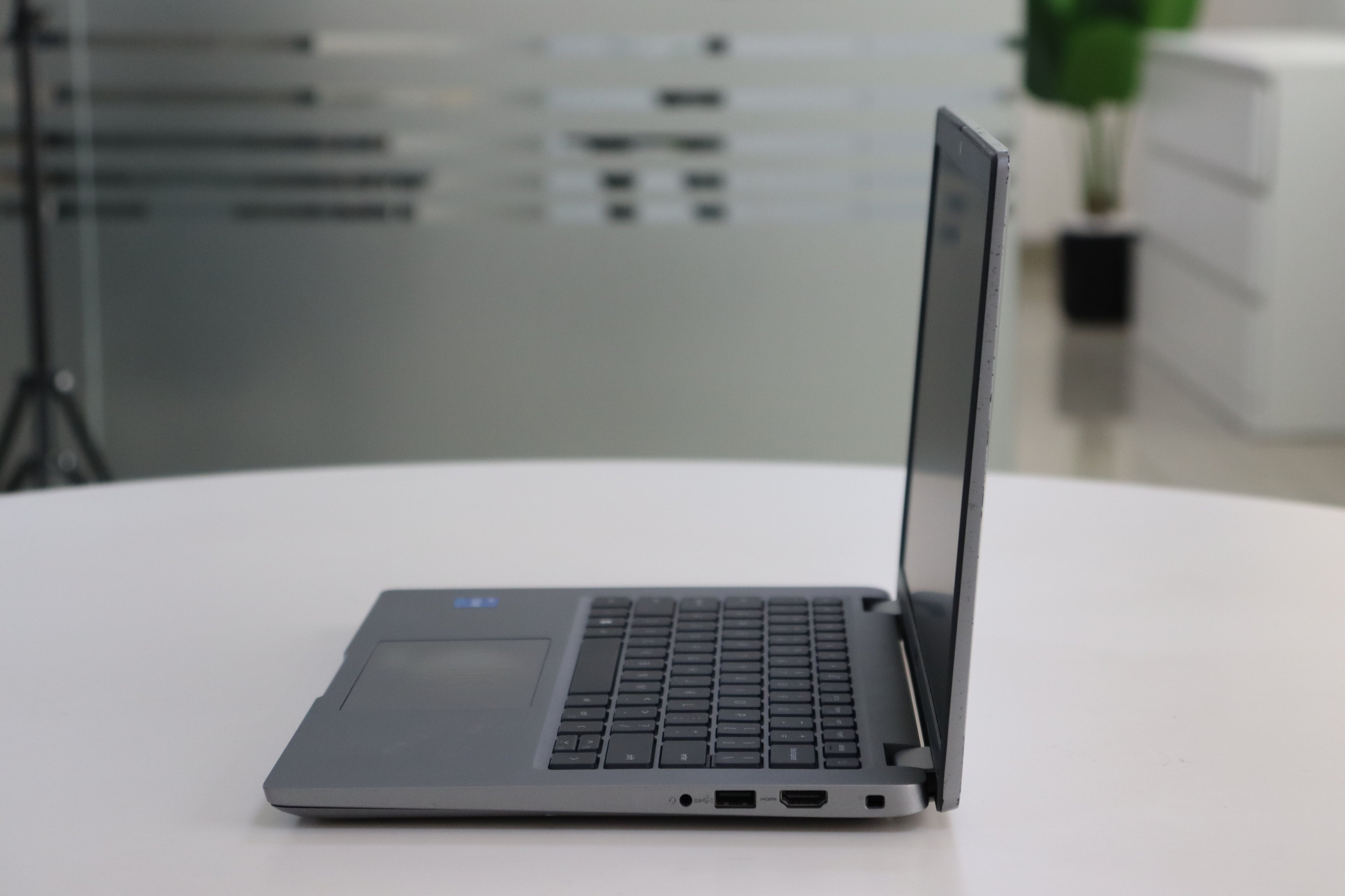 Dell Latitude 5440 SN:19369 product photo 3