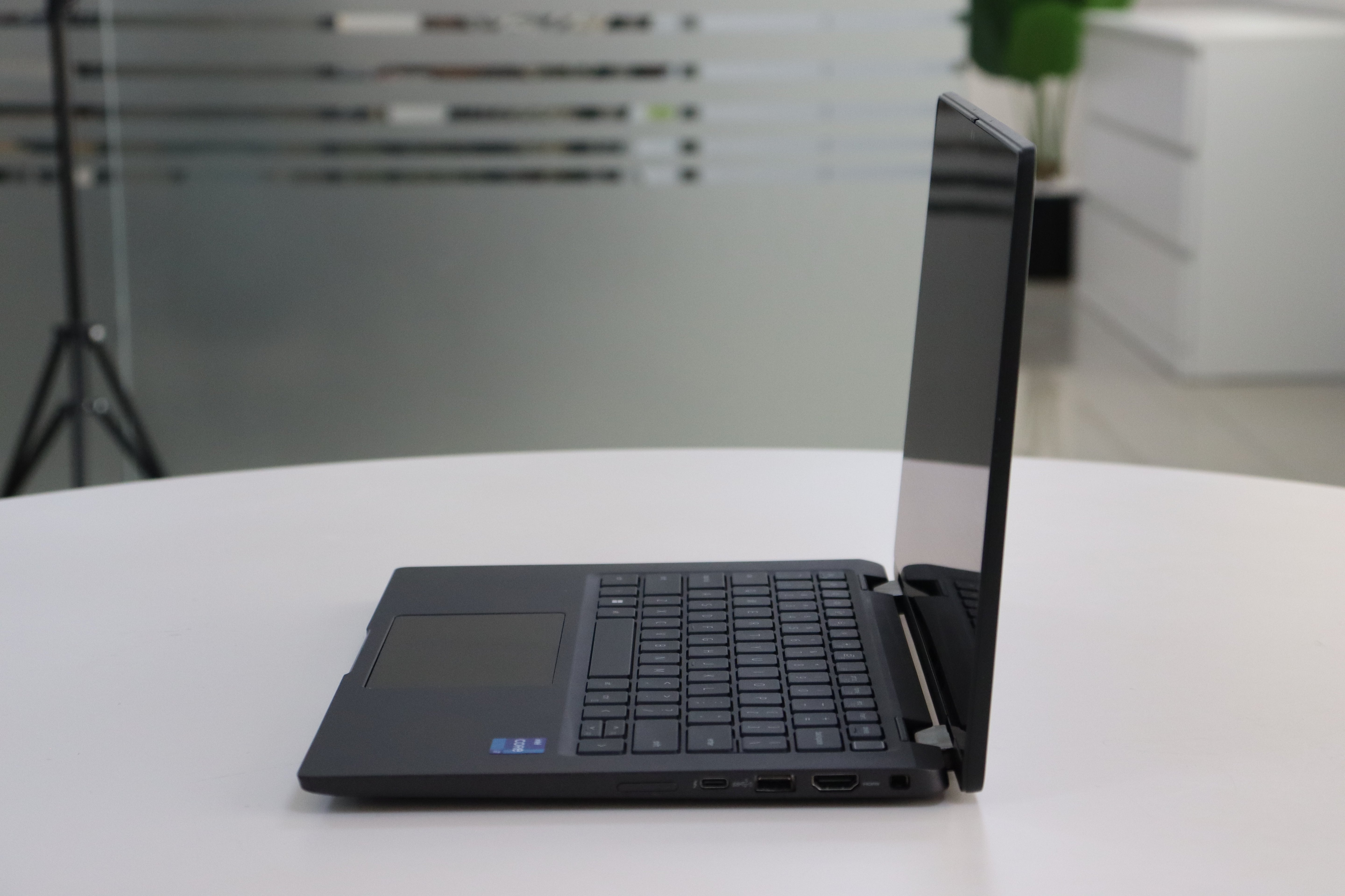 DELL LATITUDE 7430 SN:19464 product photo 3