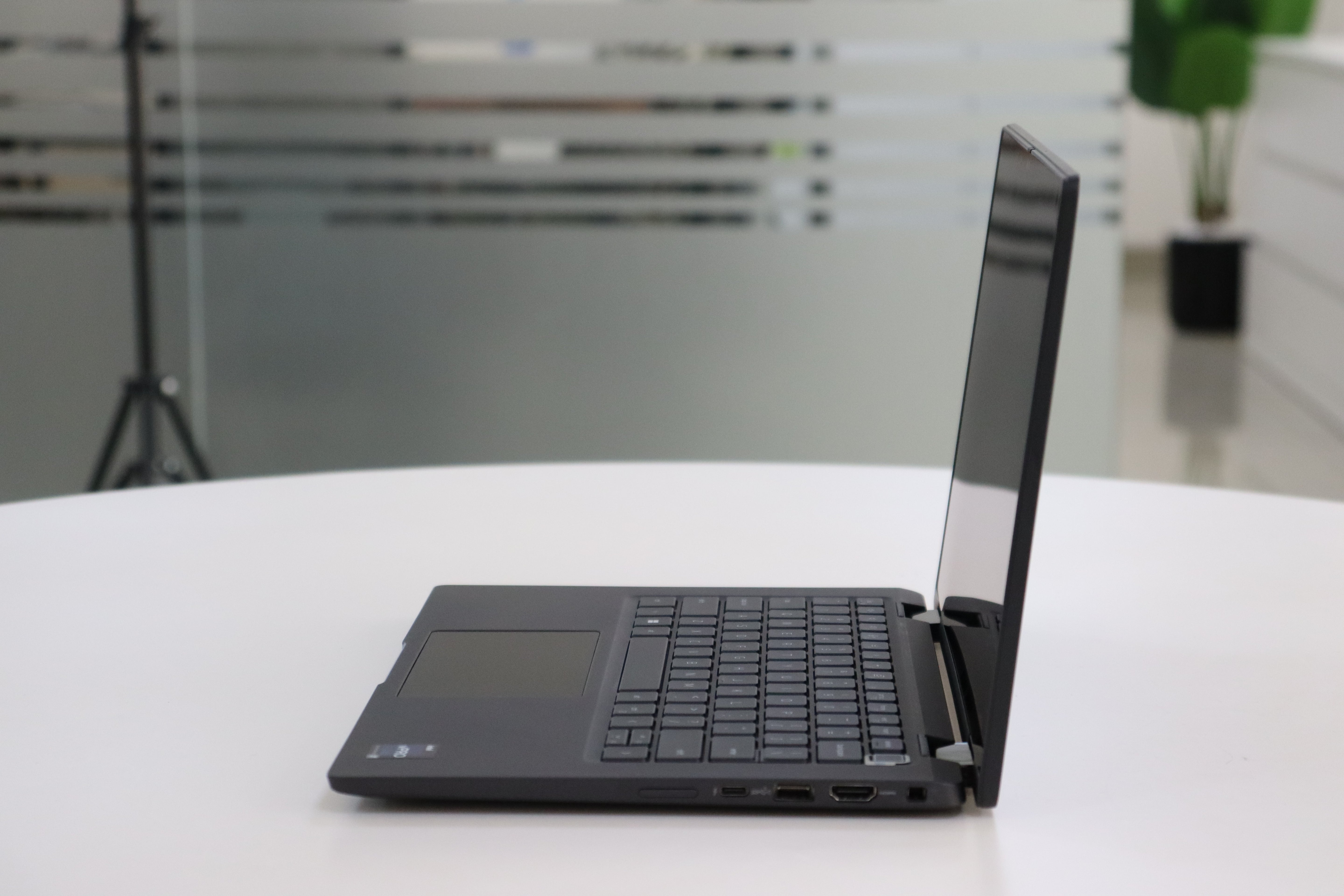 DELL LATITUDE 7430 SN:19466 product photo 3
