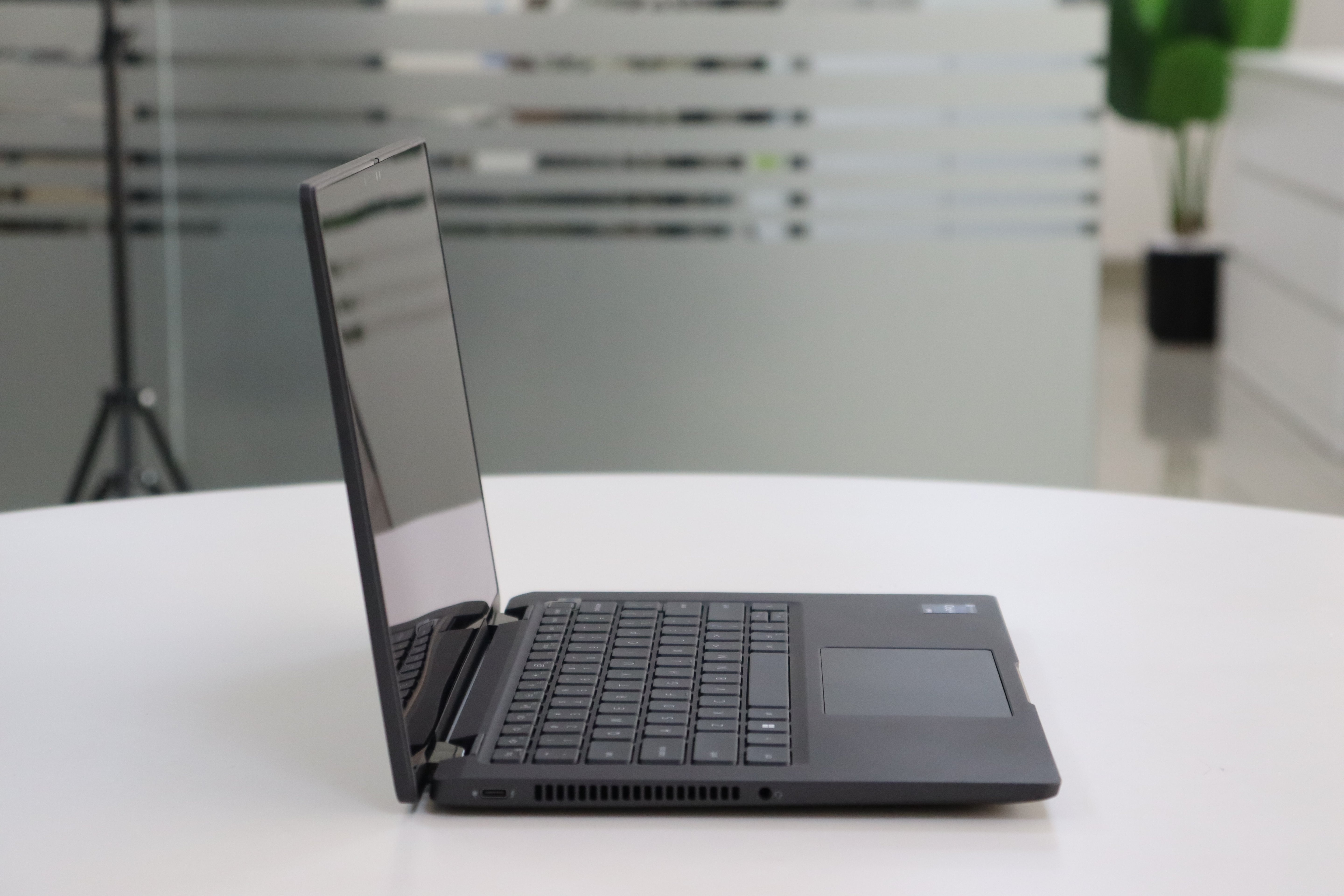 DELL LATITUDE 7430 SN:19466 product photo 4