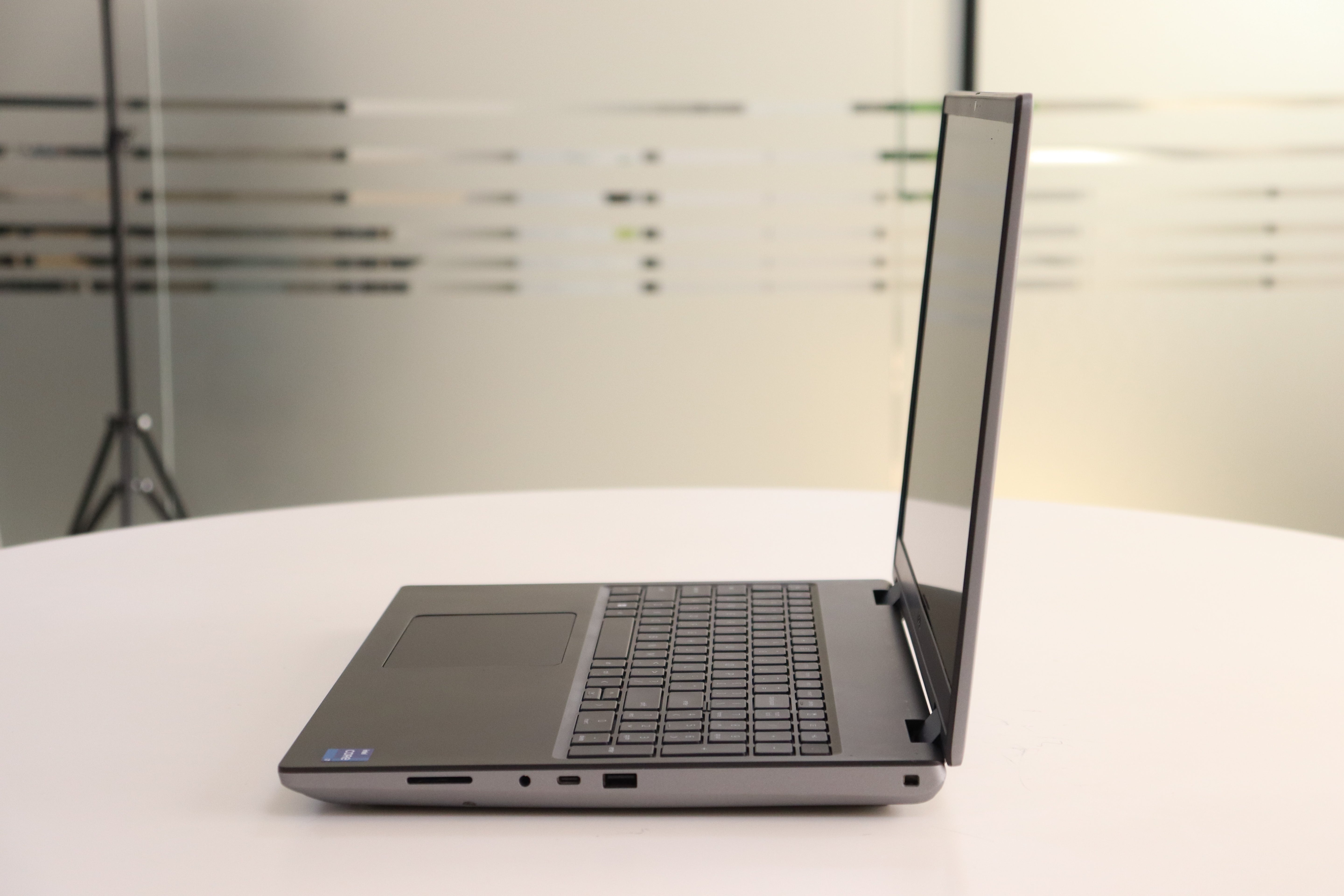 DELL PRECISION 7670 SN:19490 product photo 3