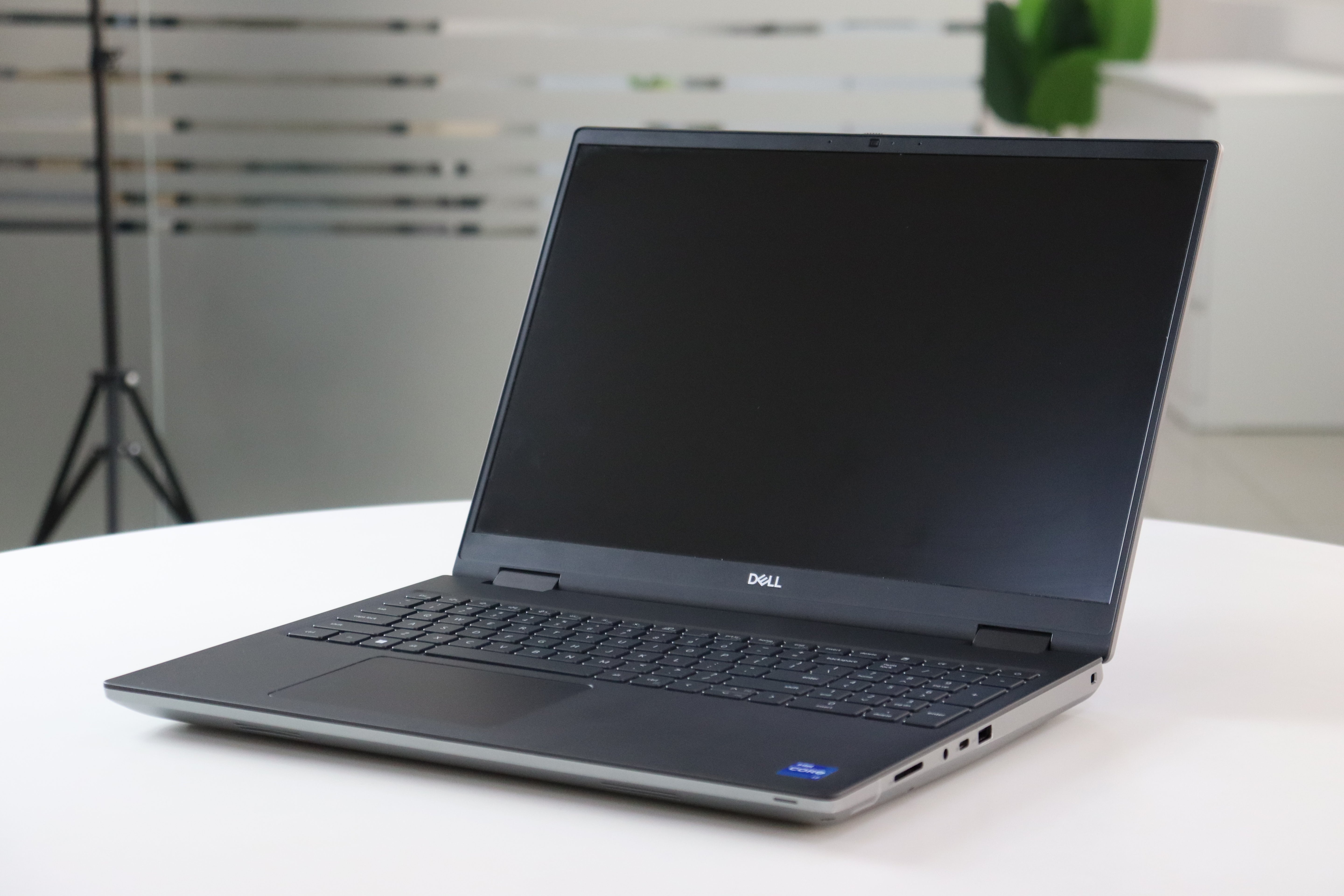 Dell Precision 7670 - actual unit photo 2