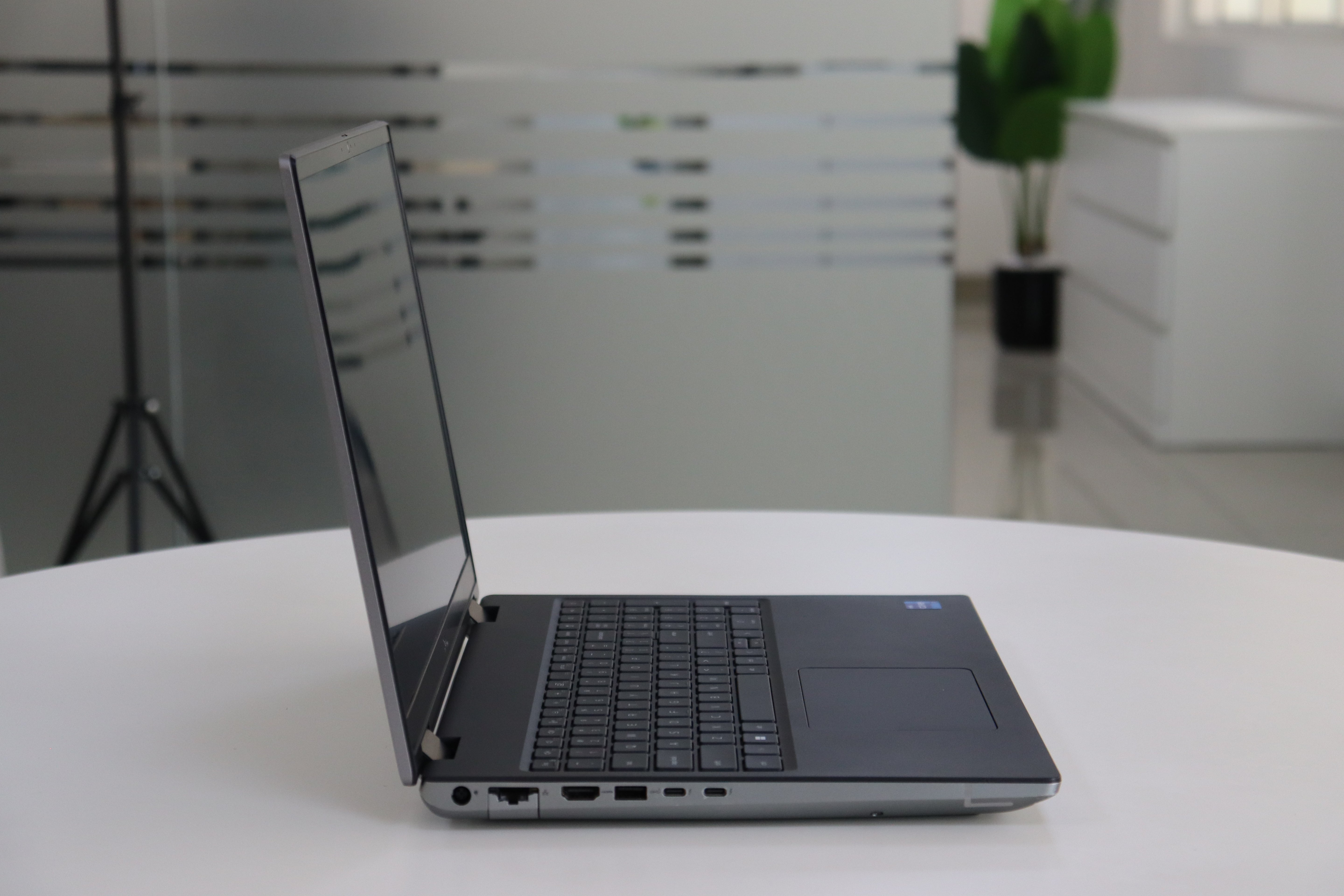 Dell Precision 7670 - actual unit photo 4