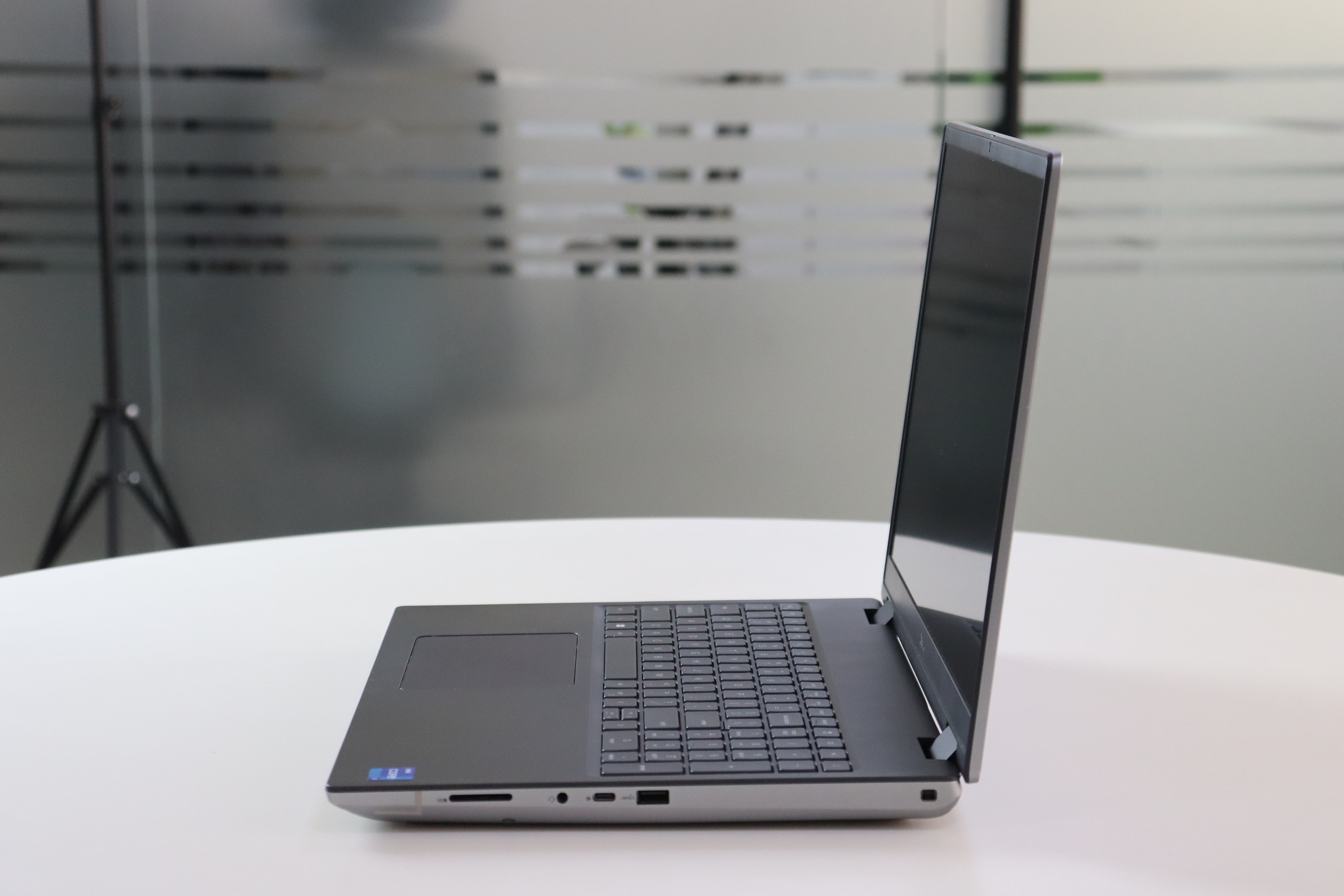 DELL INC. PRECISION 7670: 12th Gen i7, 64 GB RAM, 512 GB SSD, SN:19504