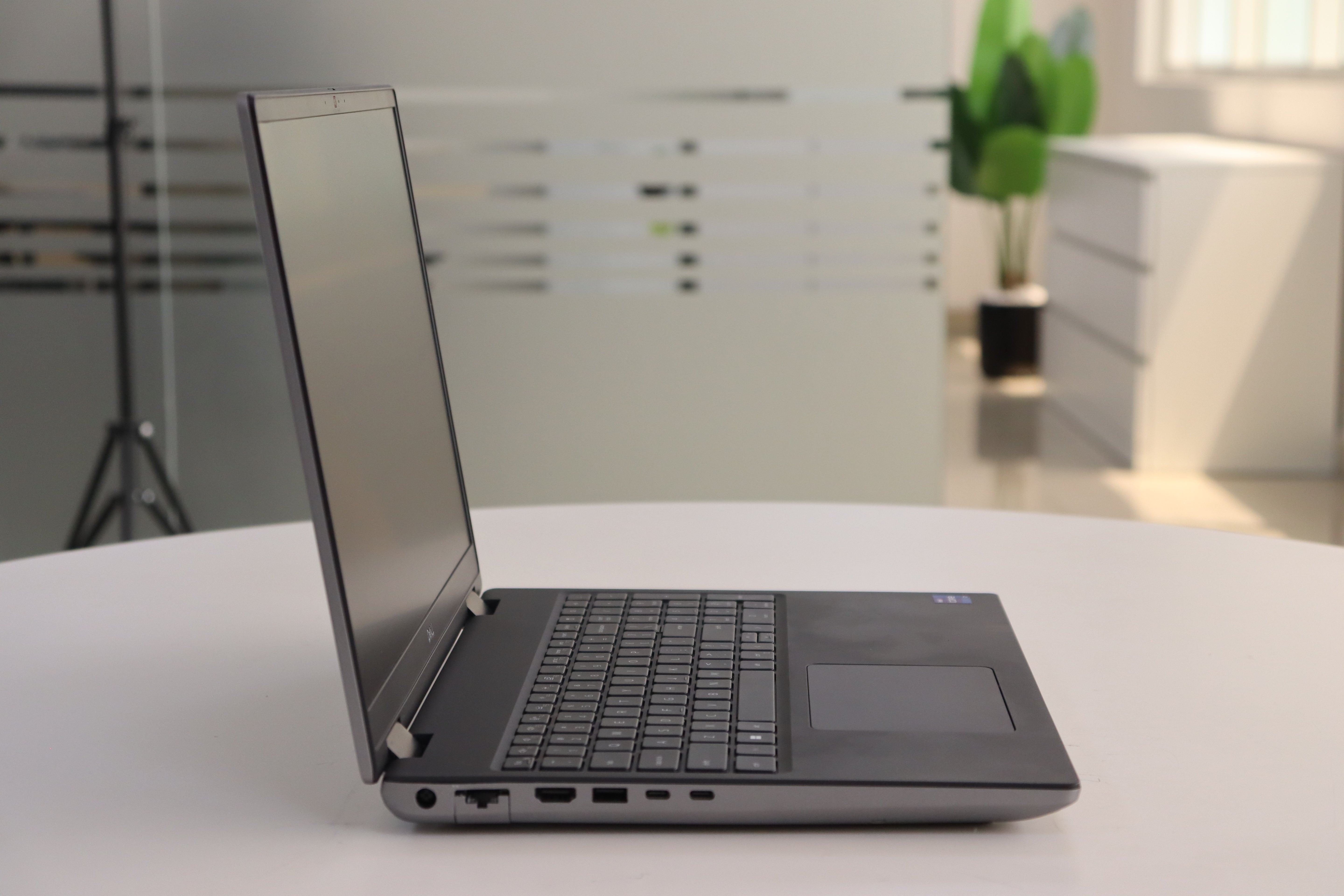 DELL PRECISION 7670 SN:19513 product photo 4