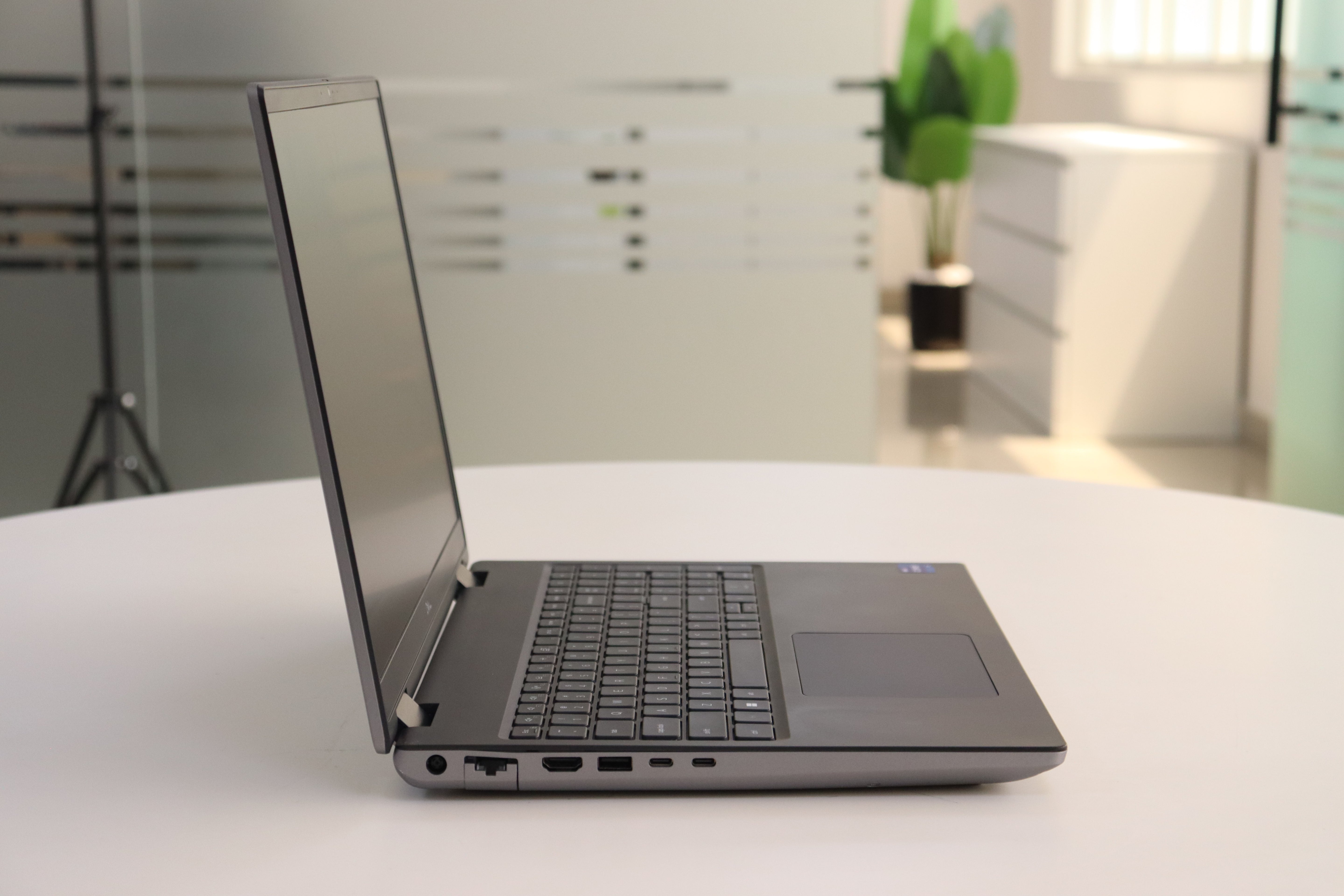 DELL PRECISION 7670 SN:19516 product photo 4