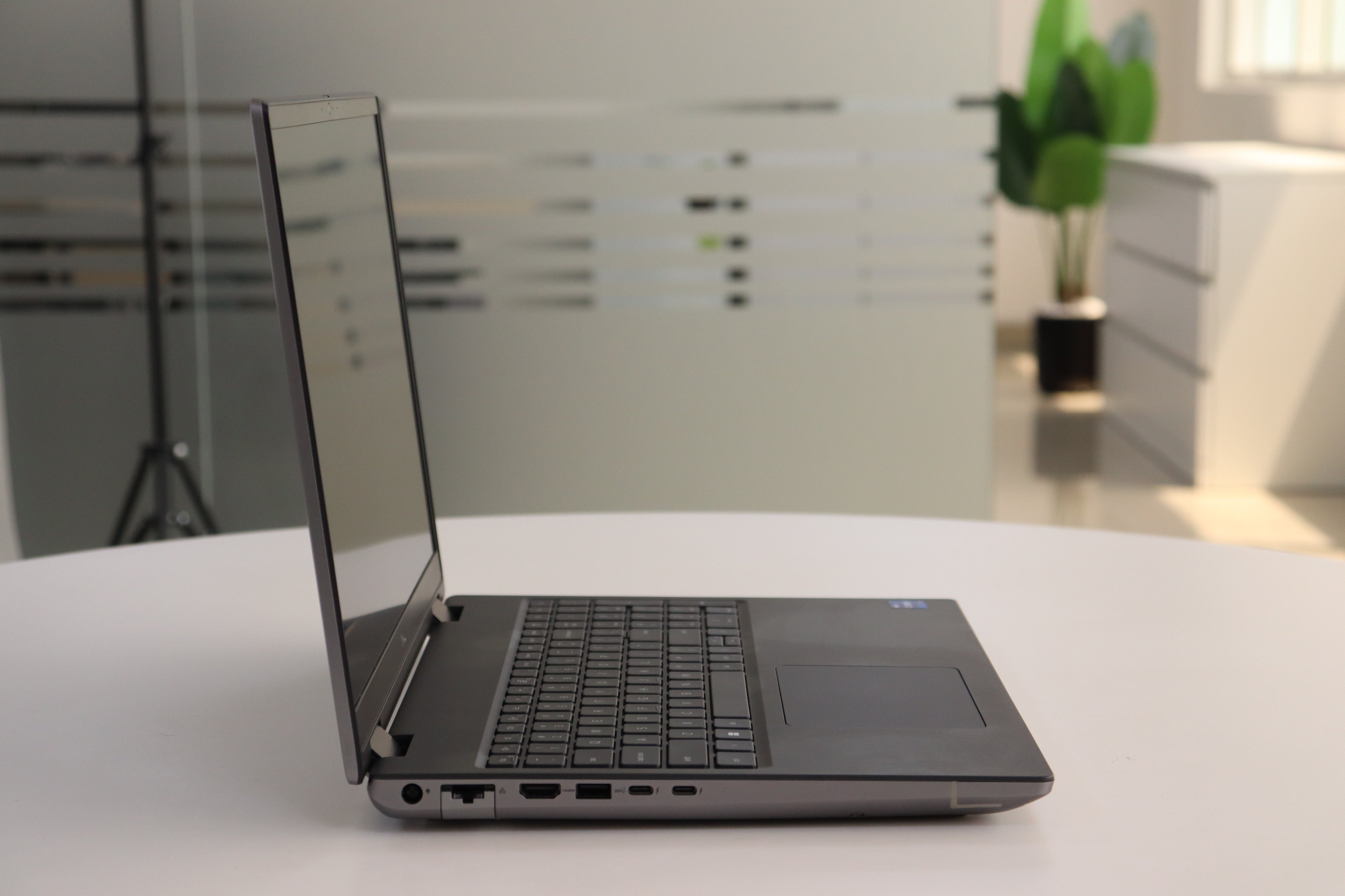 DELL PRECISION 7670: 12th Gen i7, 32 GB RAM, 512 GB SSD, SN:19524 product photo 4