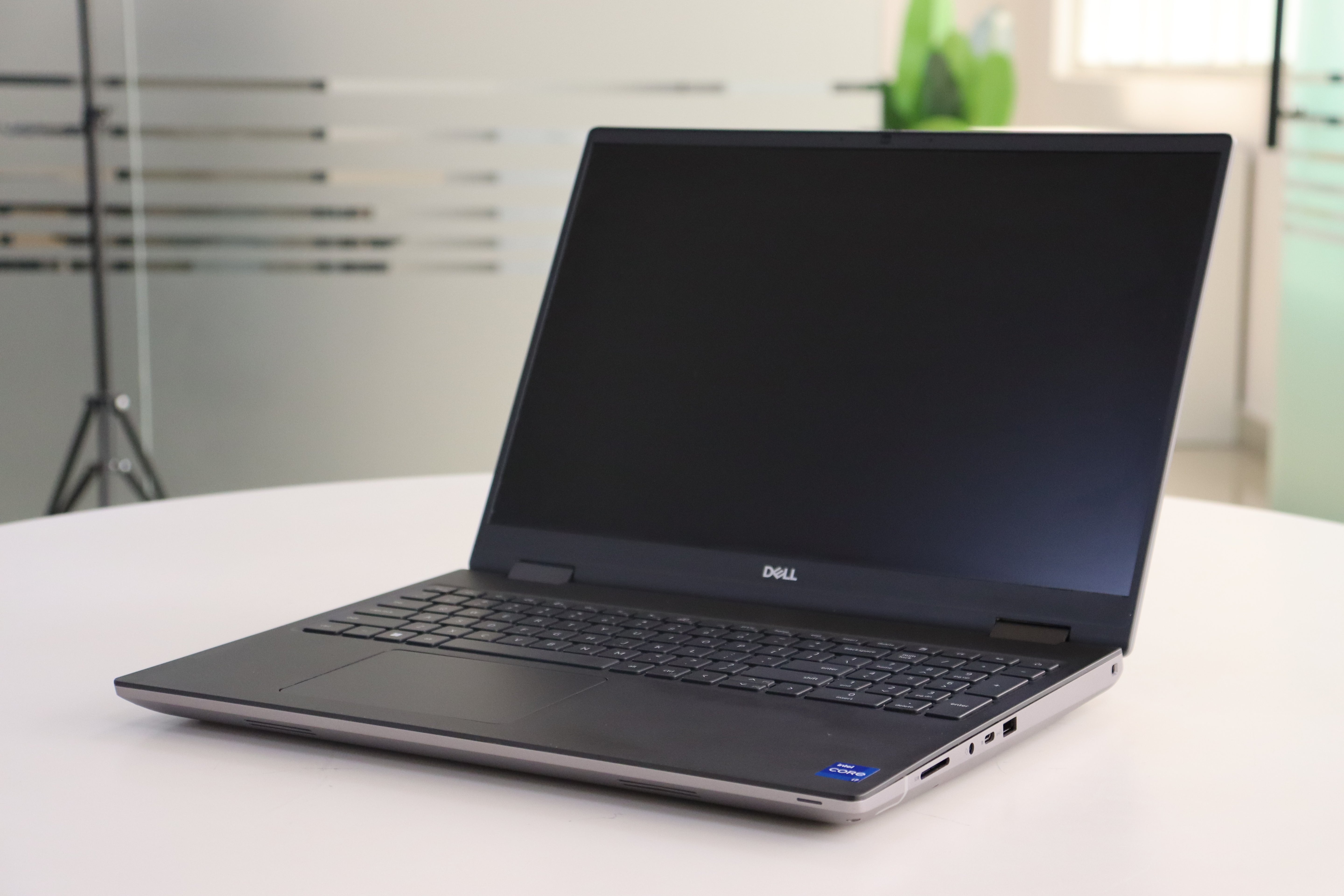 Dell Precision 7670 SN:19530 product photo 2