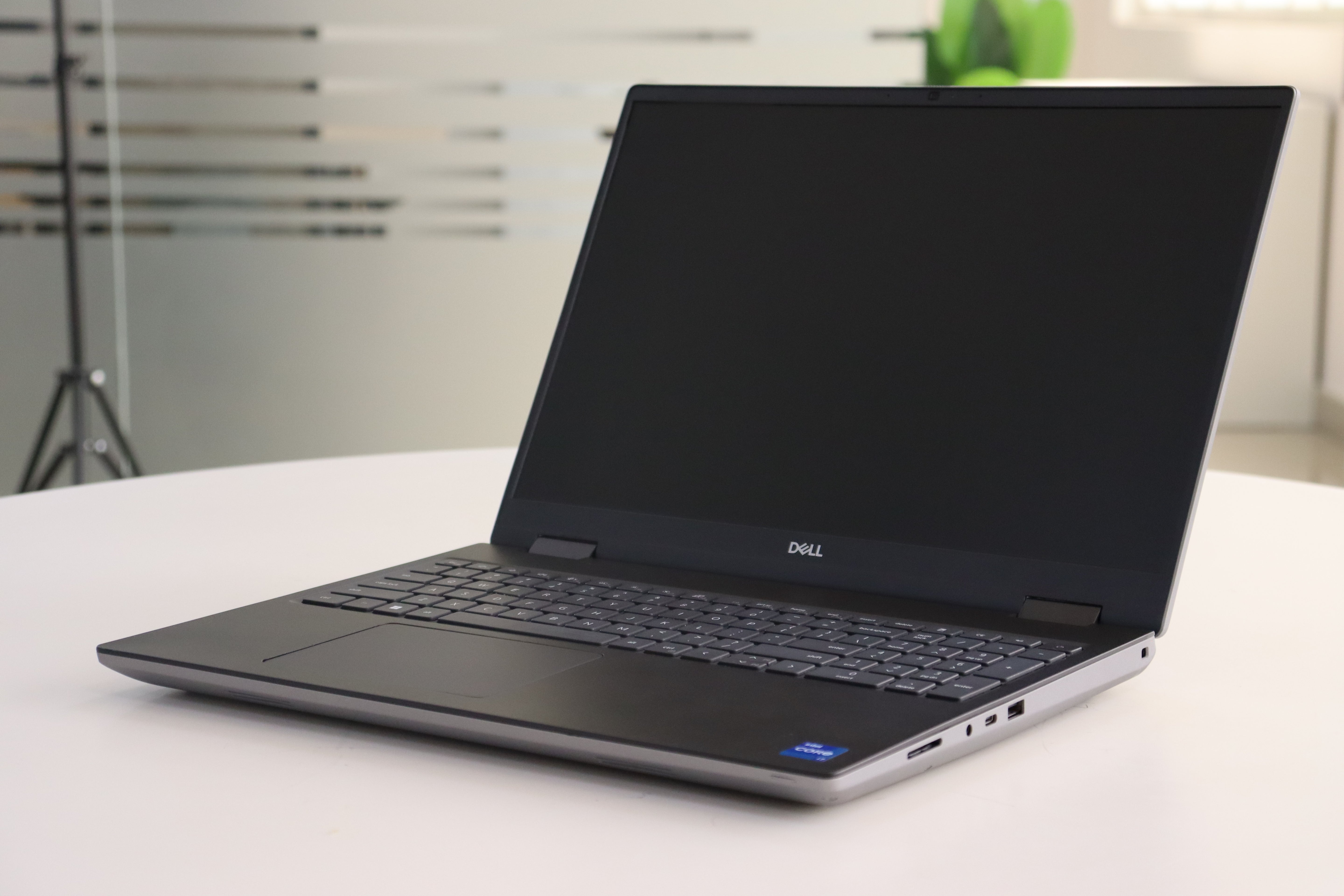 DELL PRECISION 7670 SN:19531 product photo 2