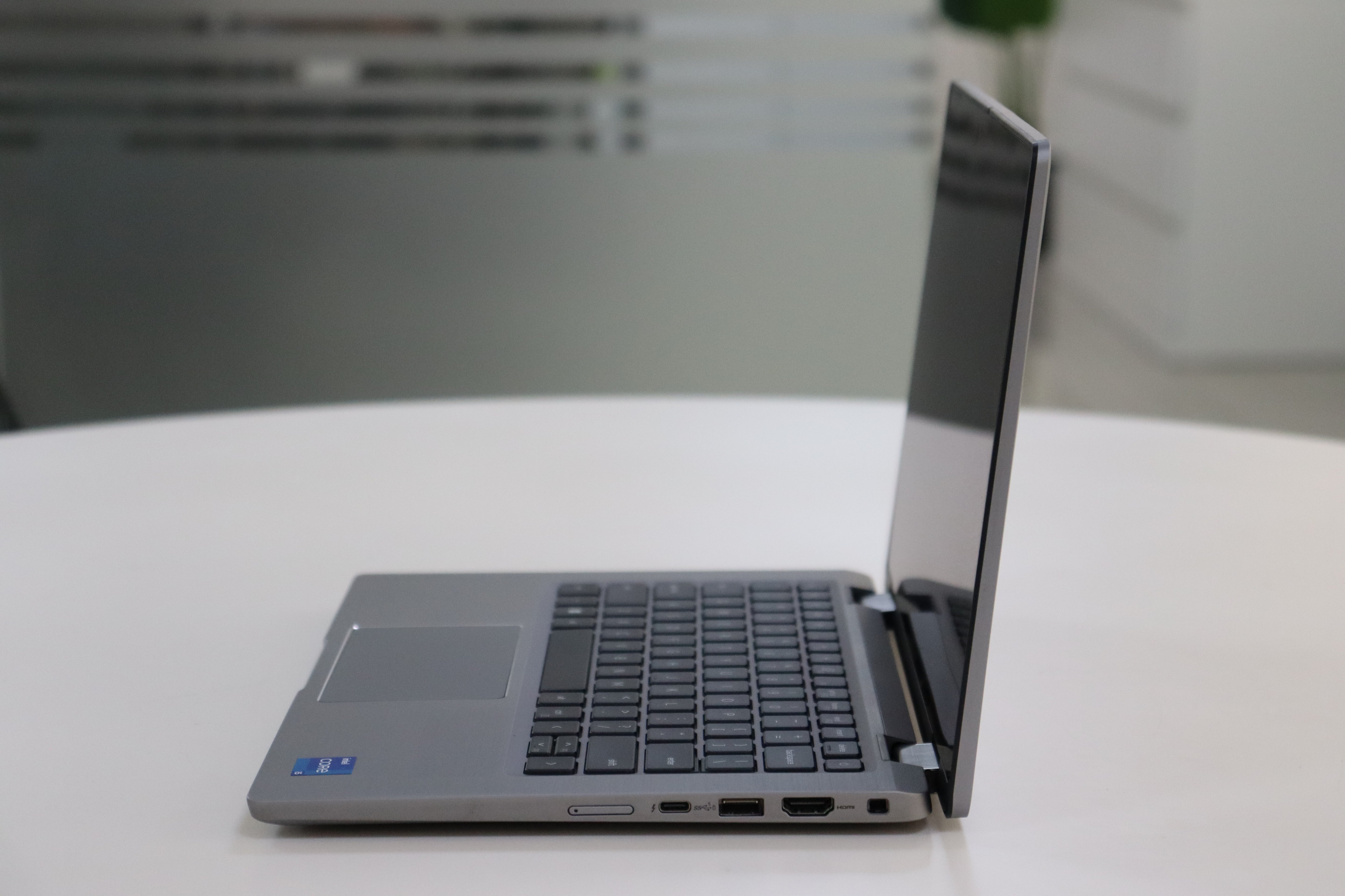 DELL LATITUDE 7330 SN:21179 product photo 3