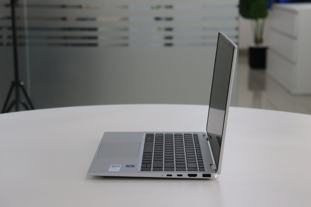 HP ELITEBOOK X360 1040 G8 SN:21441 right side view