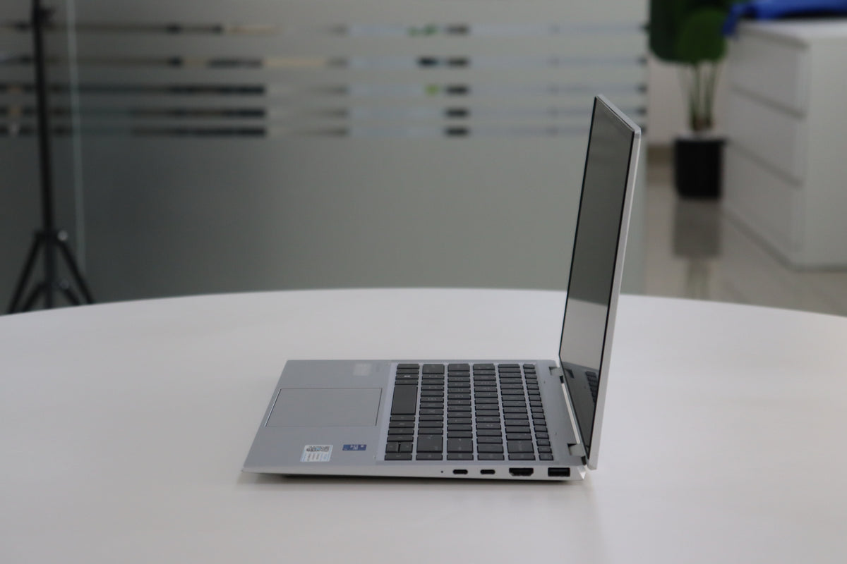 HP ELITEBOOK X360 1040 G8 SN:21447 right side view