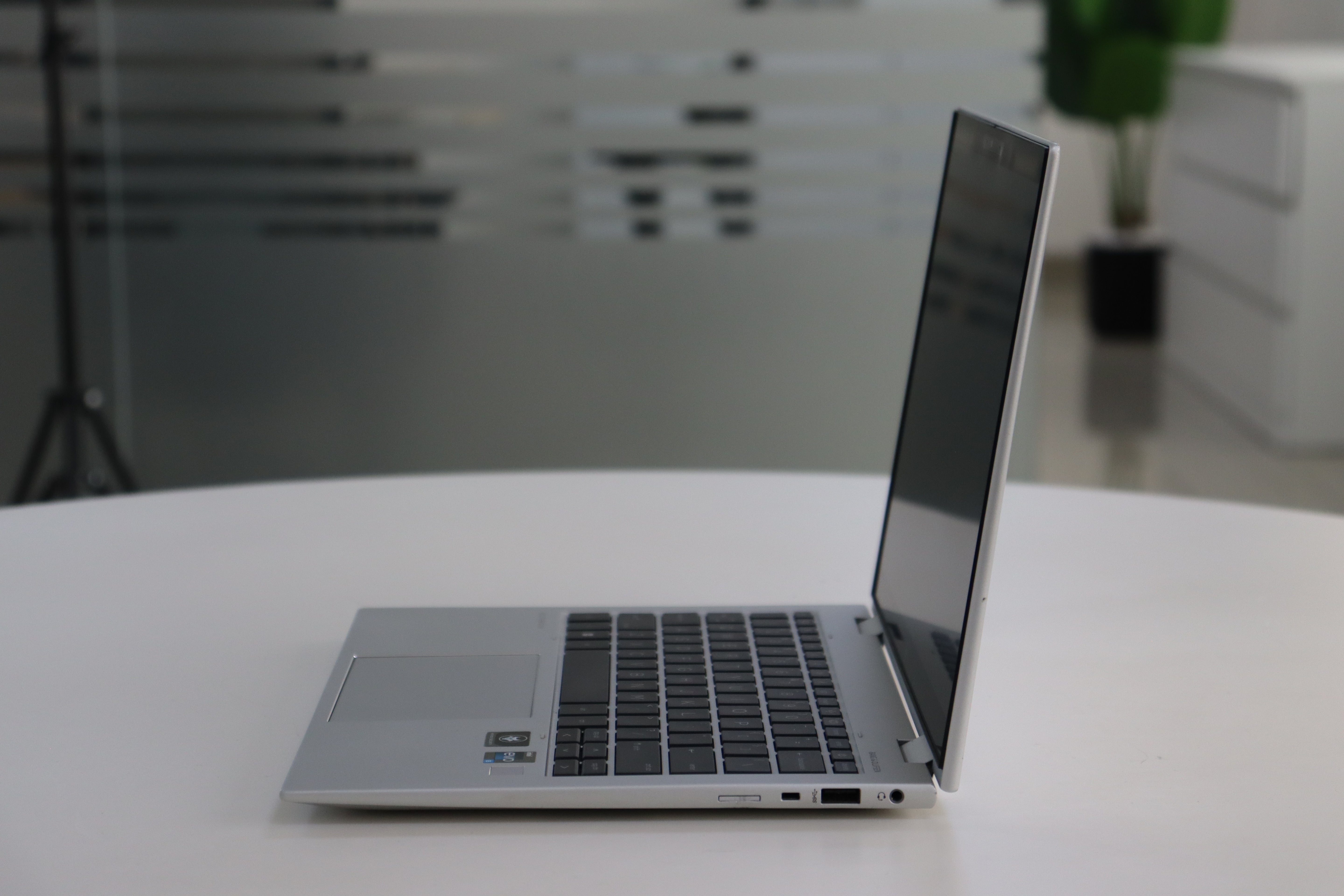 HP Elite x360 830 G9 SN:23507 product photo 3