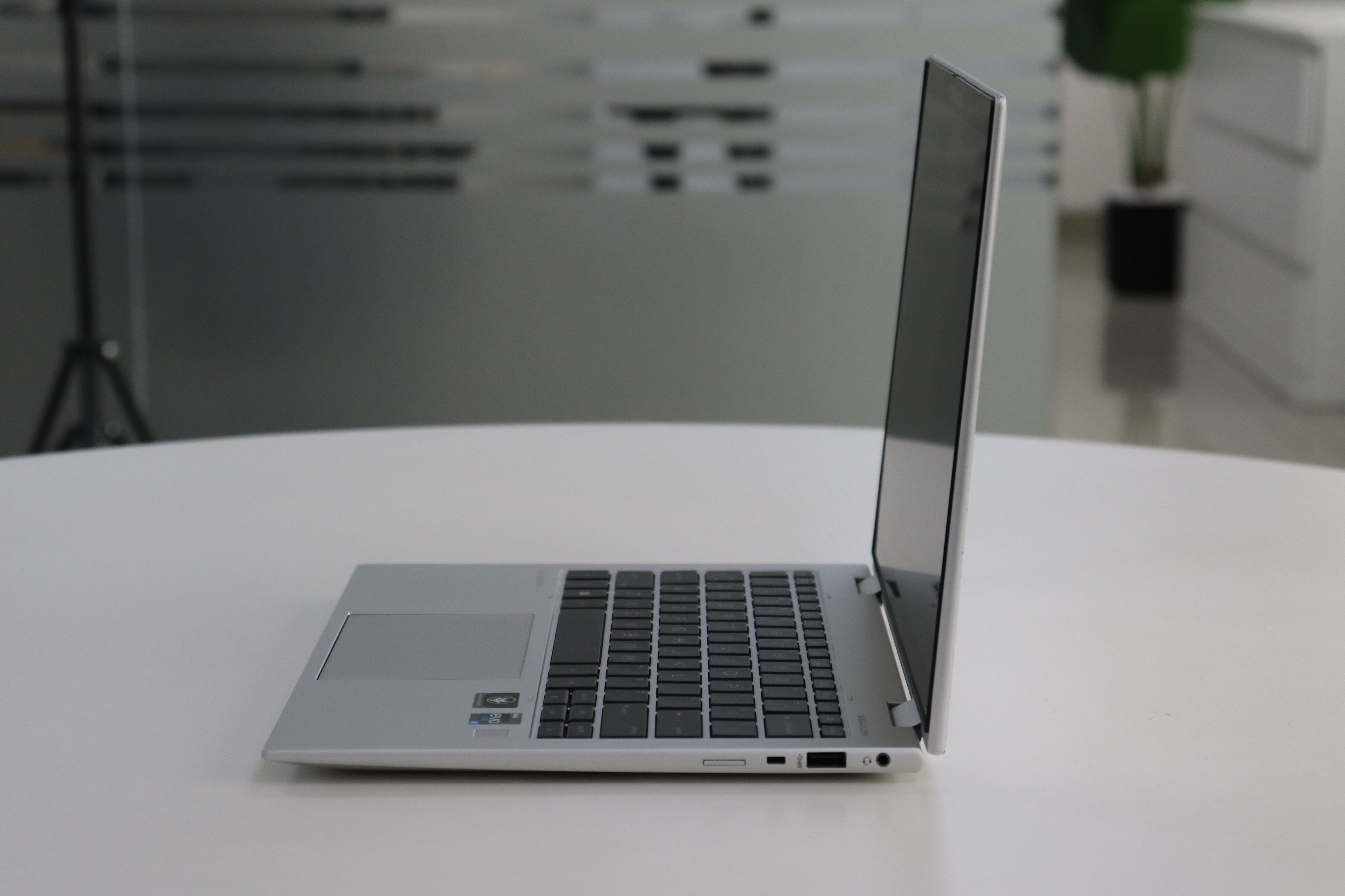 HP Elite x360 830 G9 SN:23508 product photo 3
