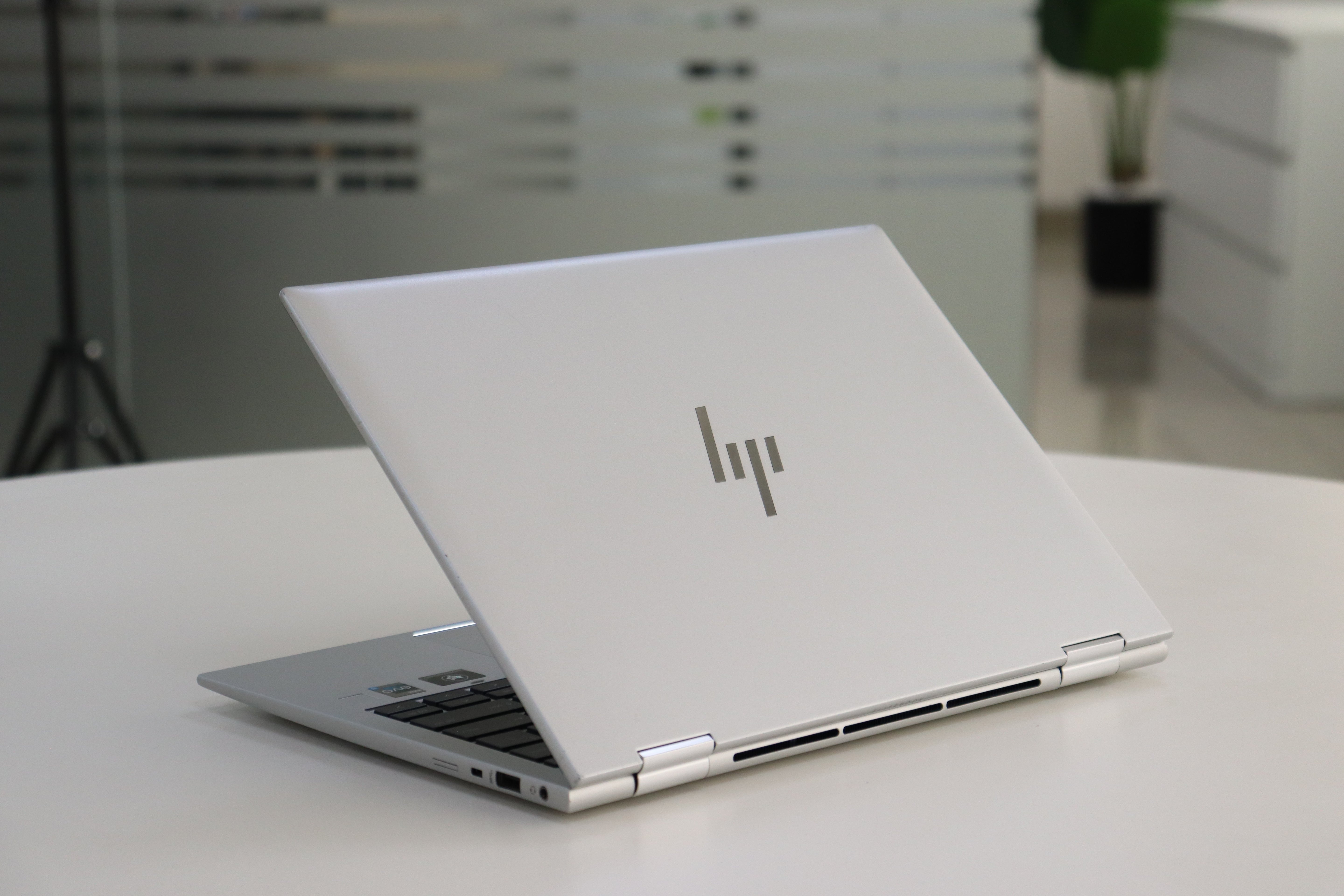 HP Elite x360 830 G9 SN:23510 product photo 5
