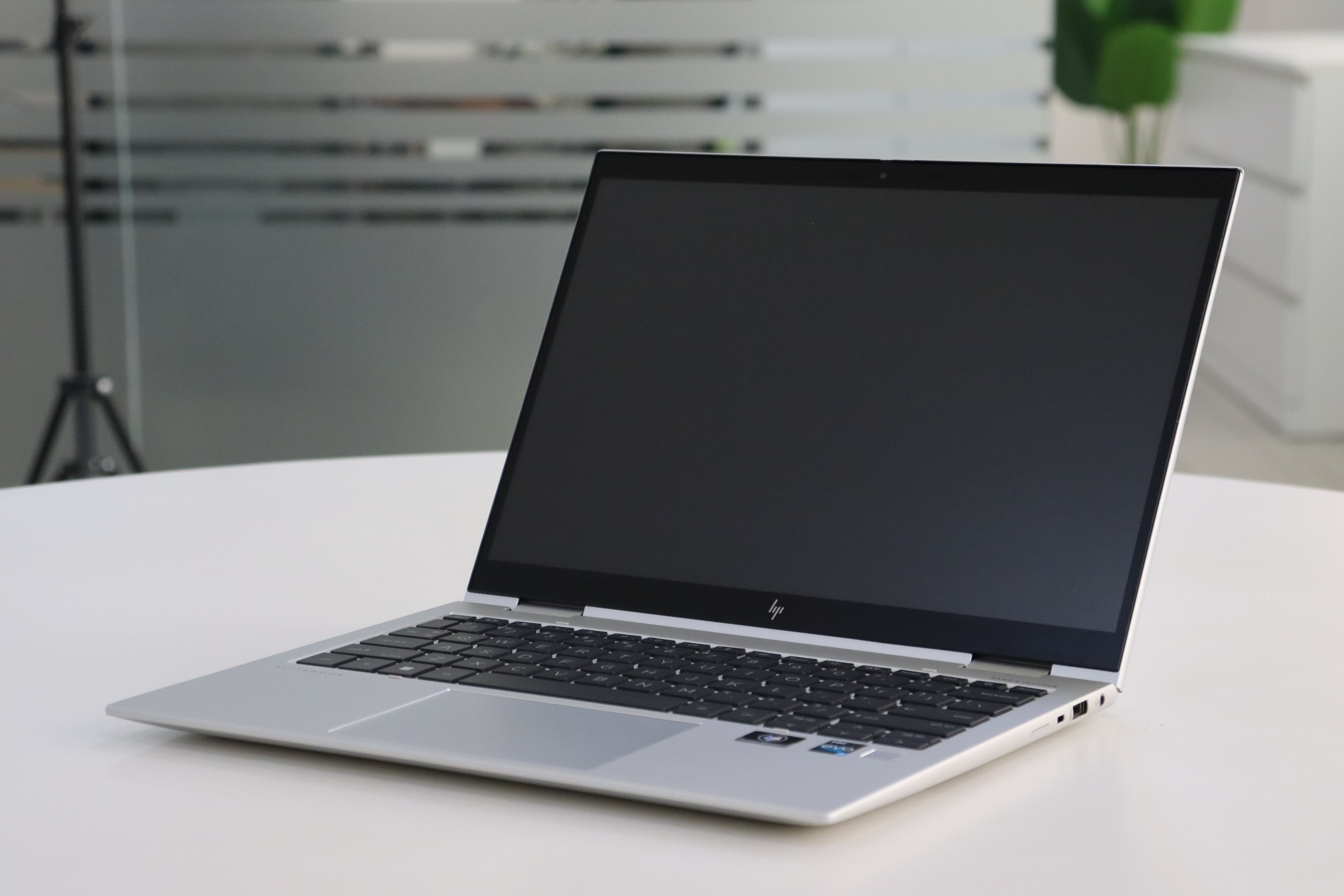 HP Elite x360 830 G9 SN:23512 product photo 2