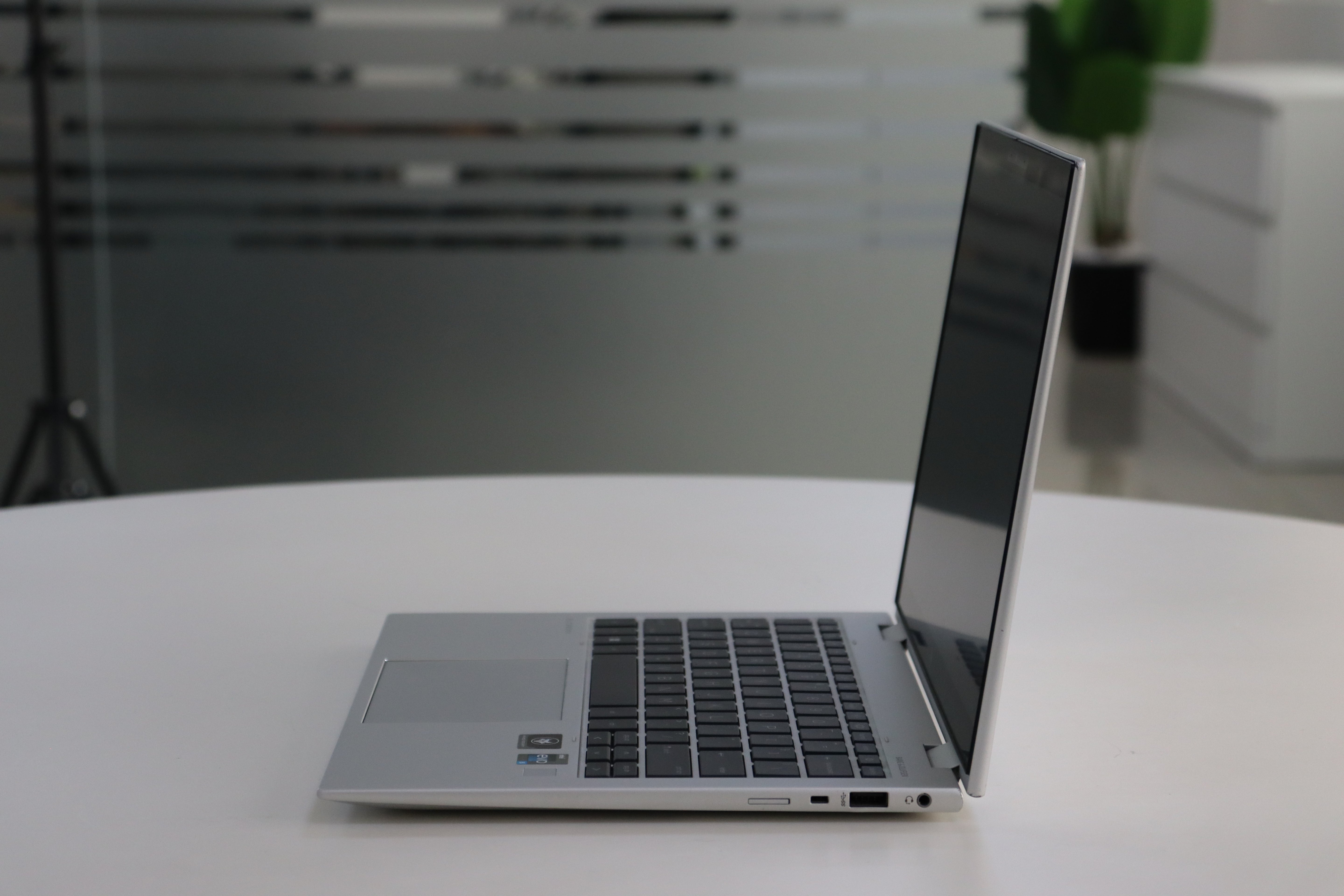 HP Elite x360 830 G9 SN:23512 product photo 3