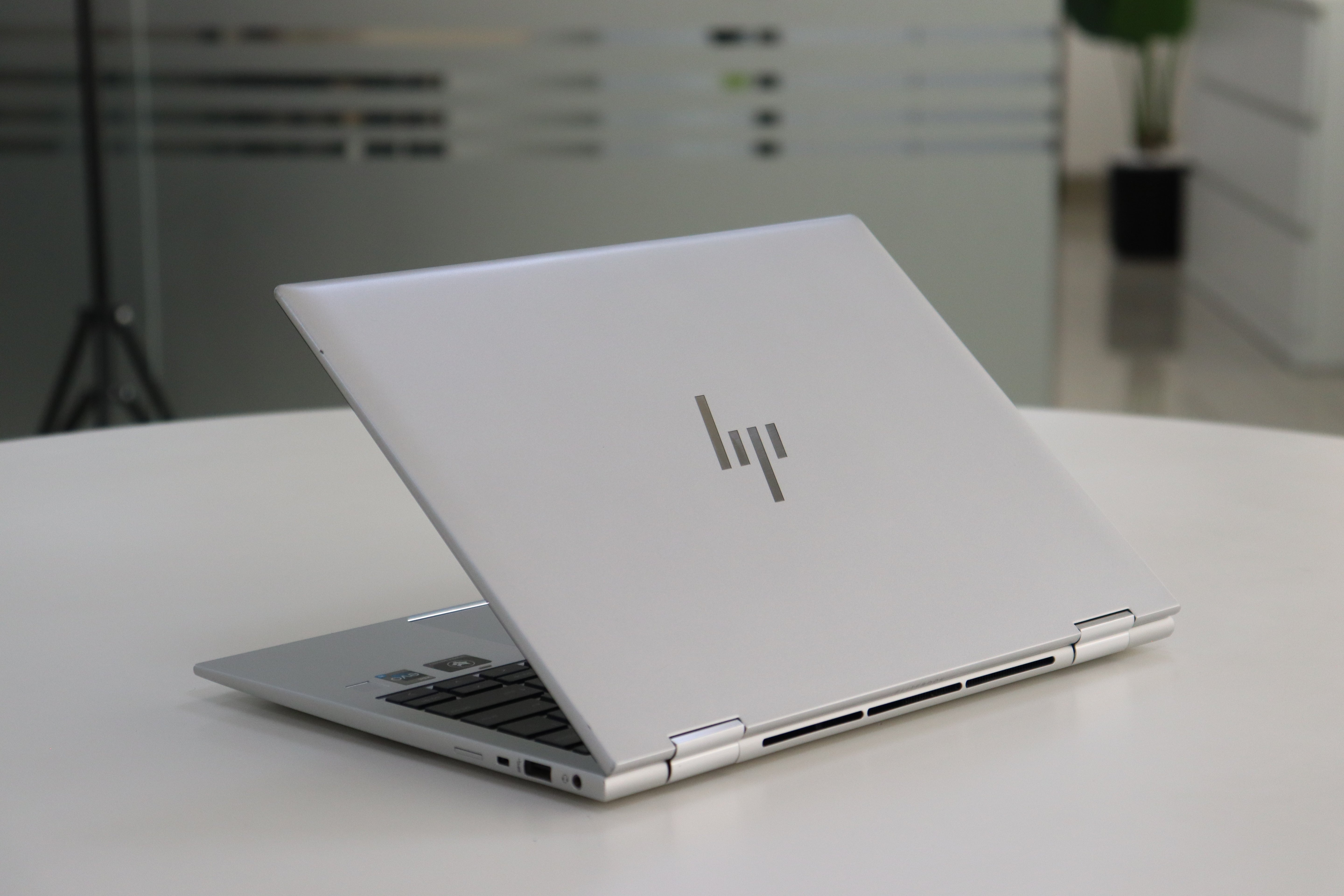 HP Elite x360 830 G9 SN:23516 product photo 6