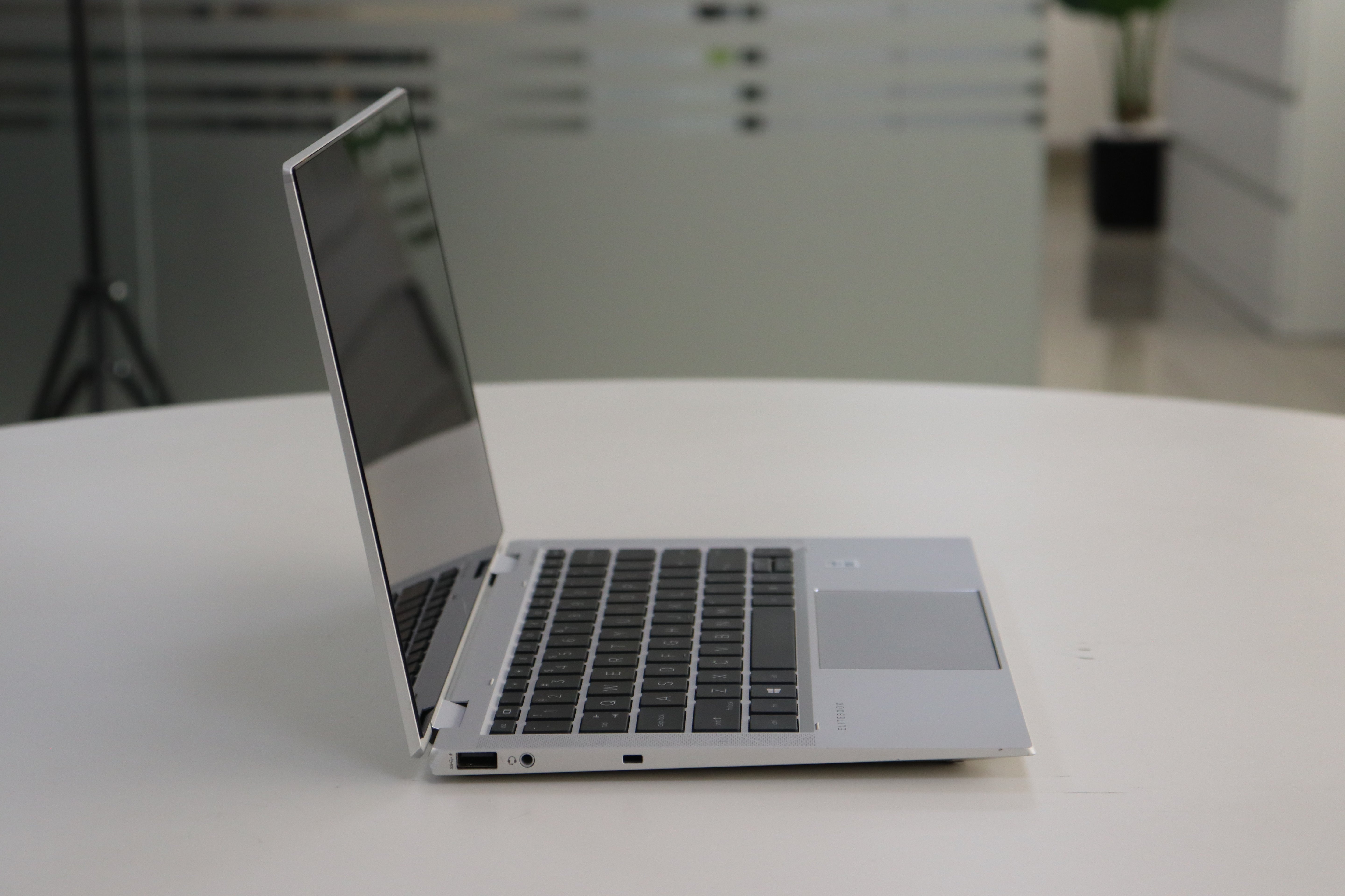 HP EliteBook X360 1030 G7 SN:23537 product photo 4
