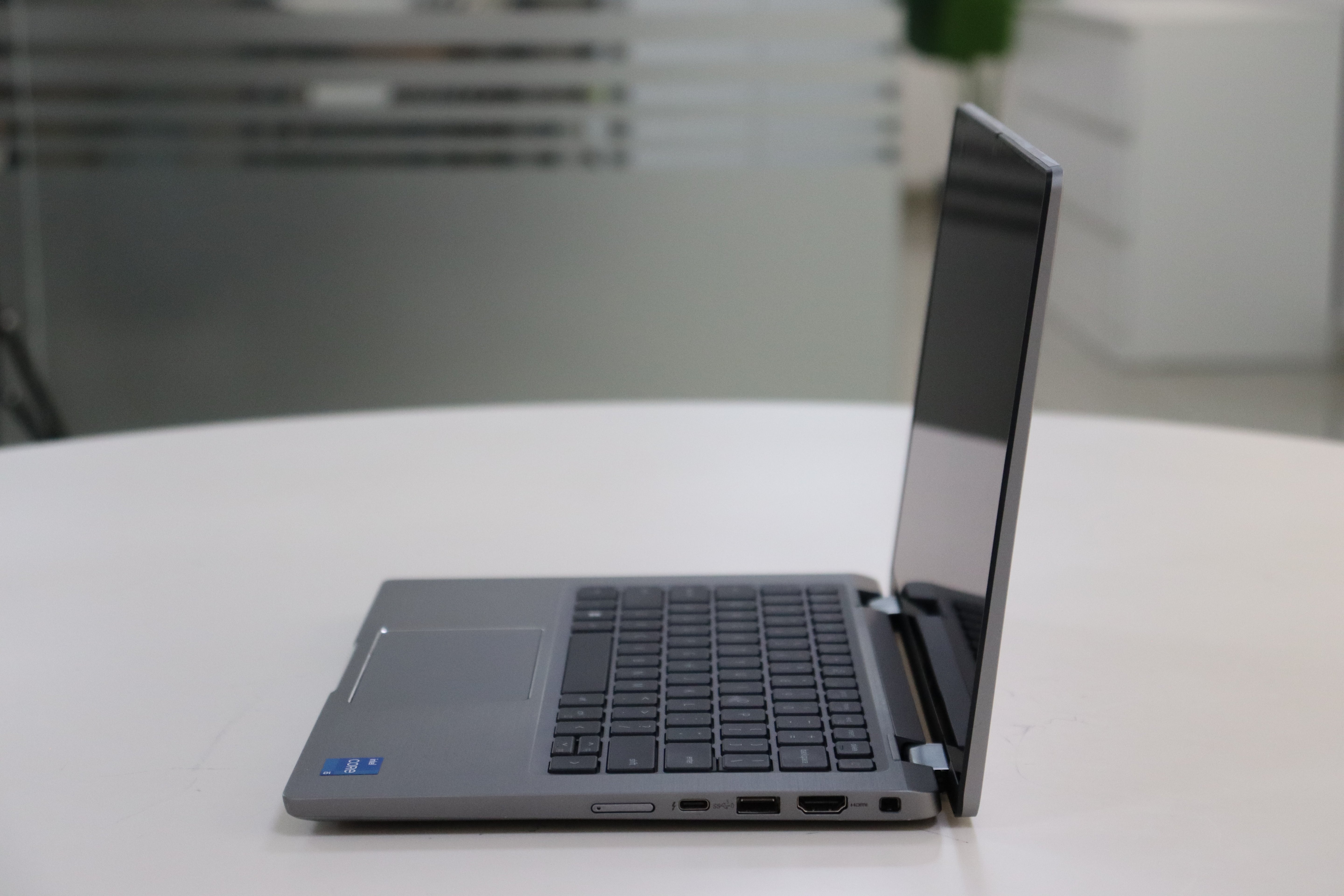 Dell Latitude 7330 SN:23598 product photo 3