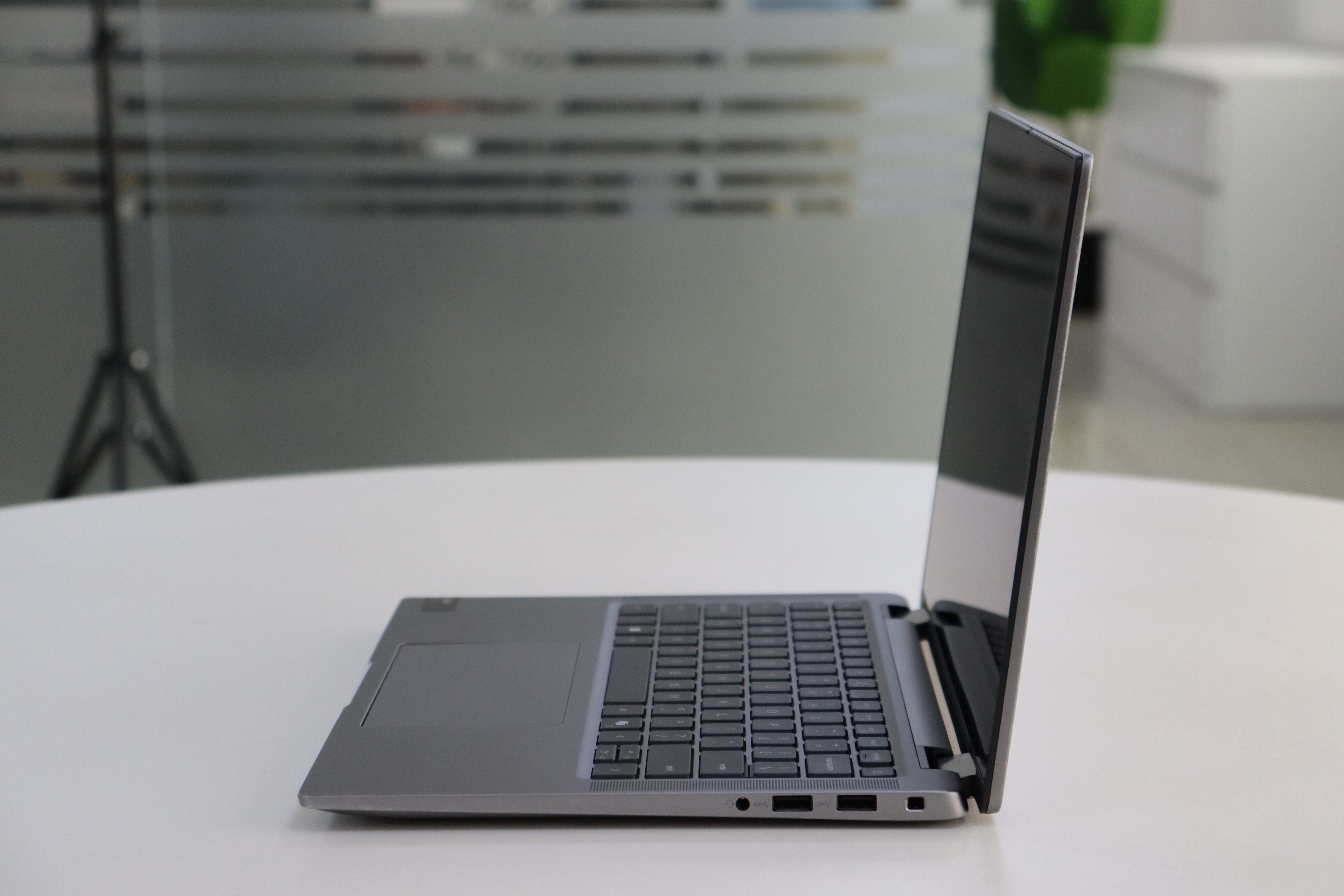 DELL LATITUDE 7450 SN:23605 product photo 3