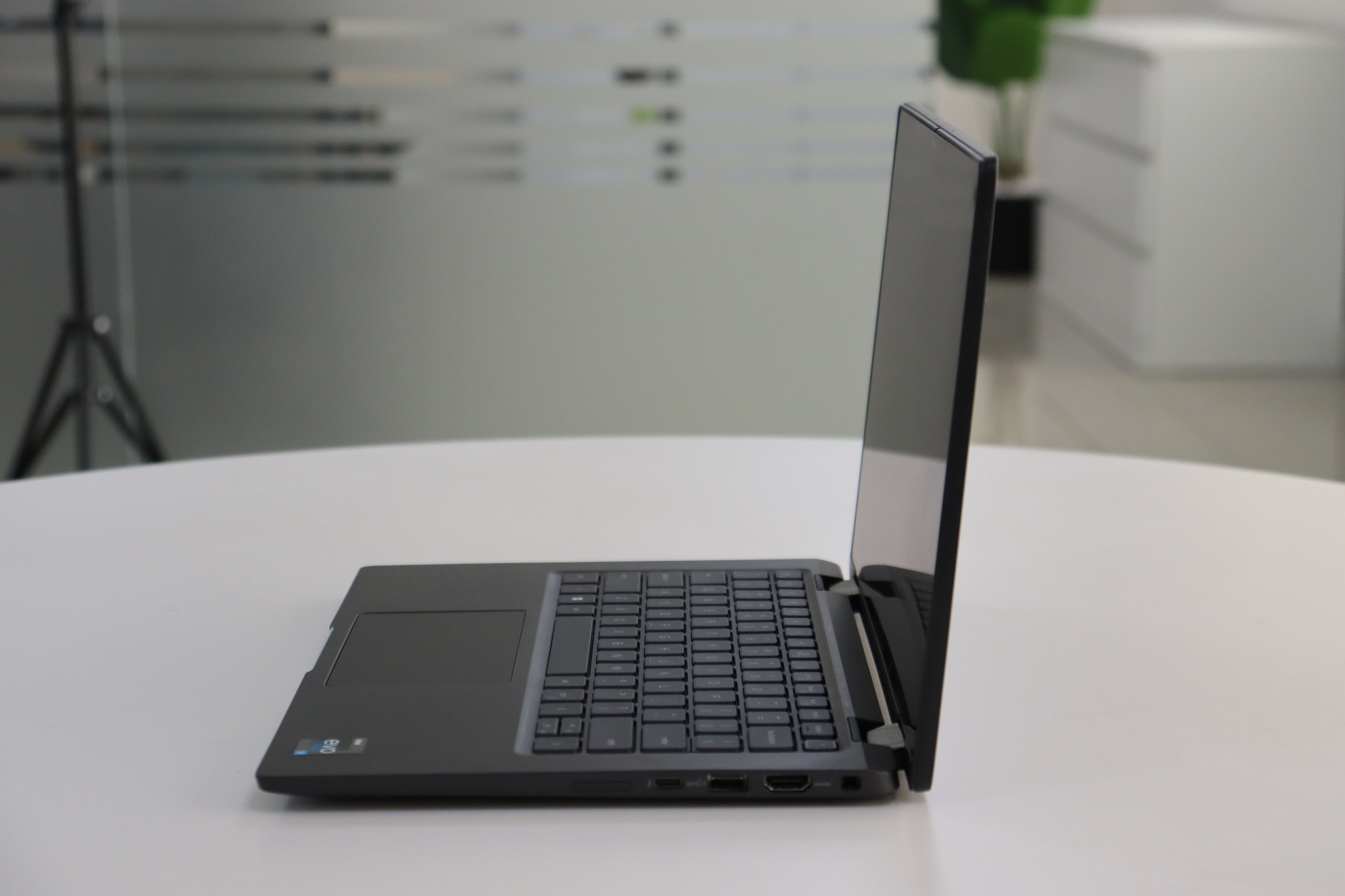DELL LATITUDE 7430 SN:27755 product photo 3