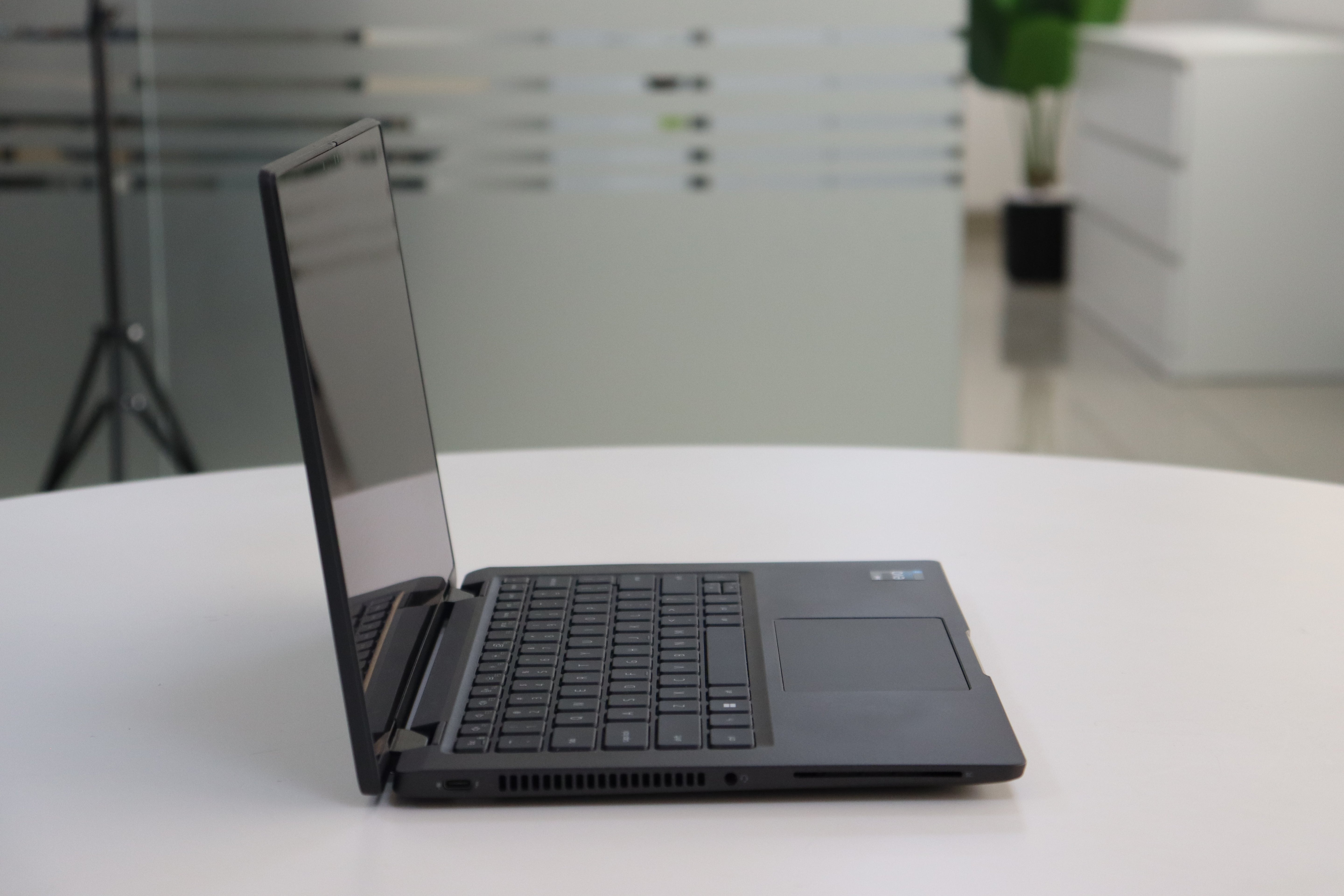 DELL LATITUDE 7430 SN:27755 product photo 4