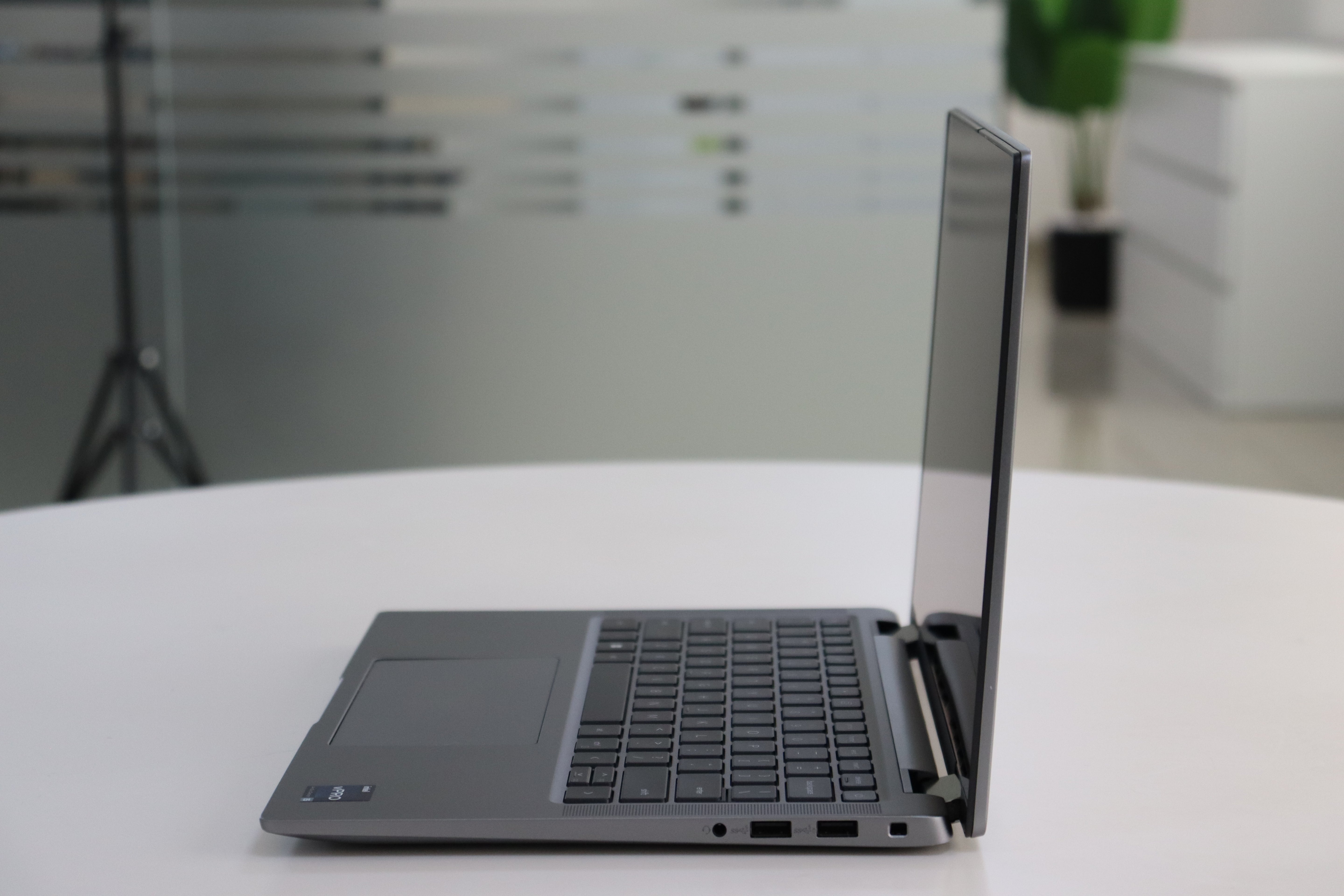 DELL LATITUDE 7440 SN:27758 product photo 3