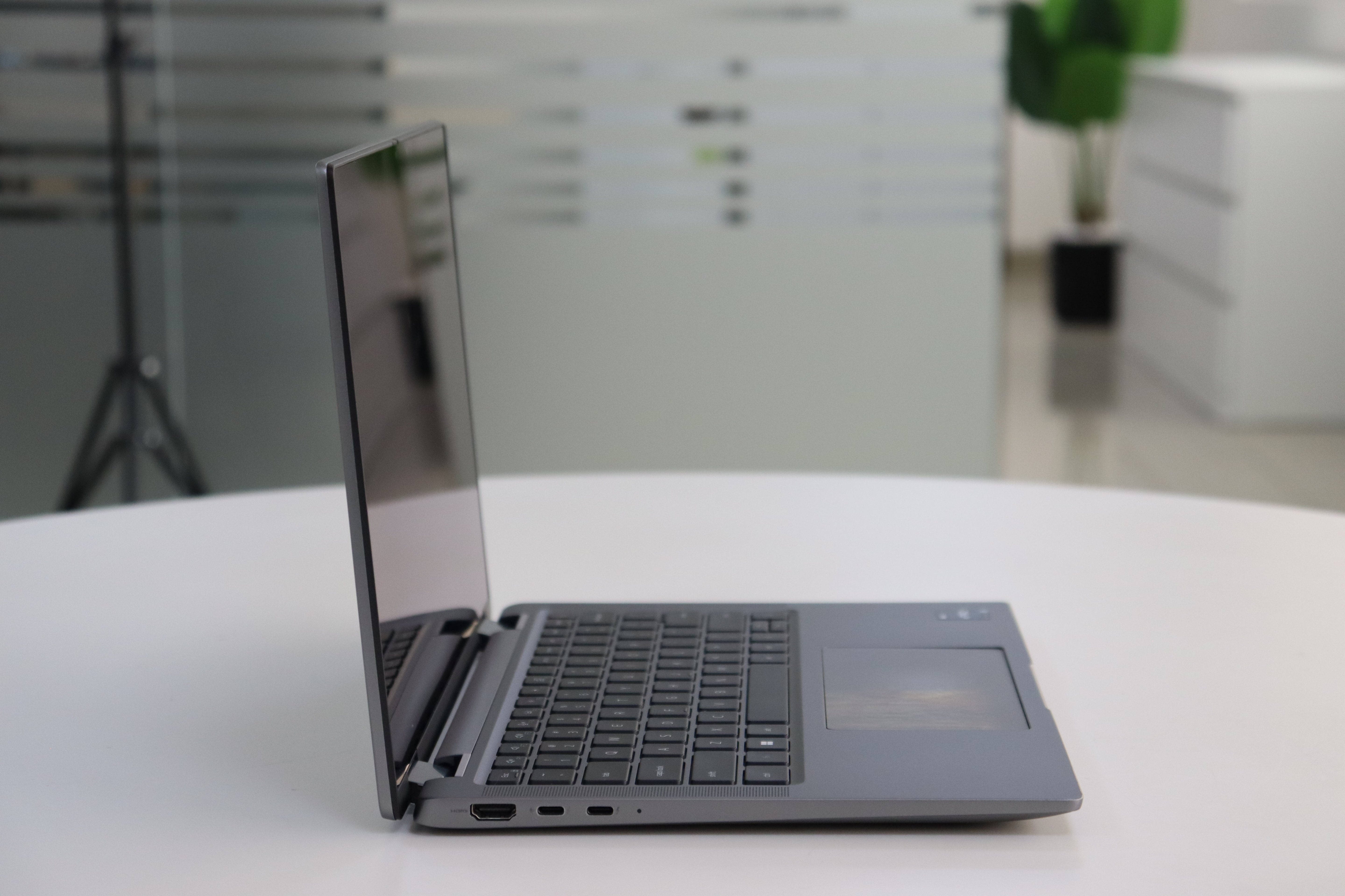 DELL LATITUDE 7440 SN:27758 product photo 4